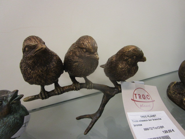 <p>Trois oiseaux sur branche<br />bronze<br />129,00 € T.T.C<br /><a href="/Article/2852?type=neuf" style="color:white;" target="_blank">Lien vers l&#39;article</a></p>