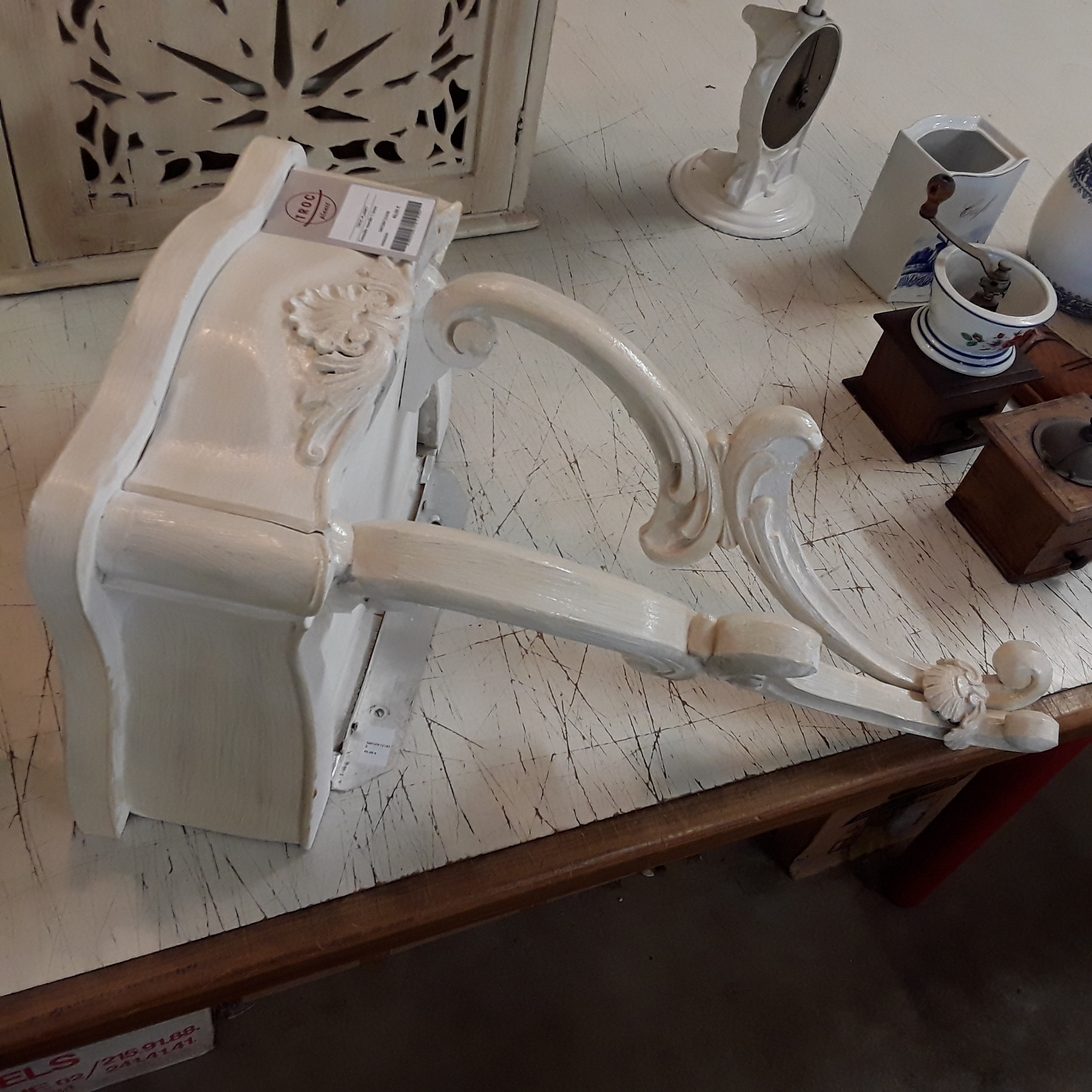 <p>Console murale 1 tiroir<br />40,00 € T.T.C<br /><a href="/Article/121430?type=depose" style="color:white;" target="_blank">Lien vers l&#39;article</a></p>