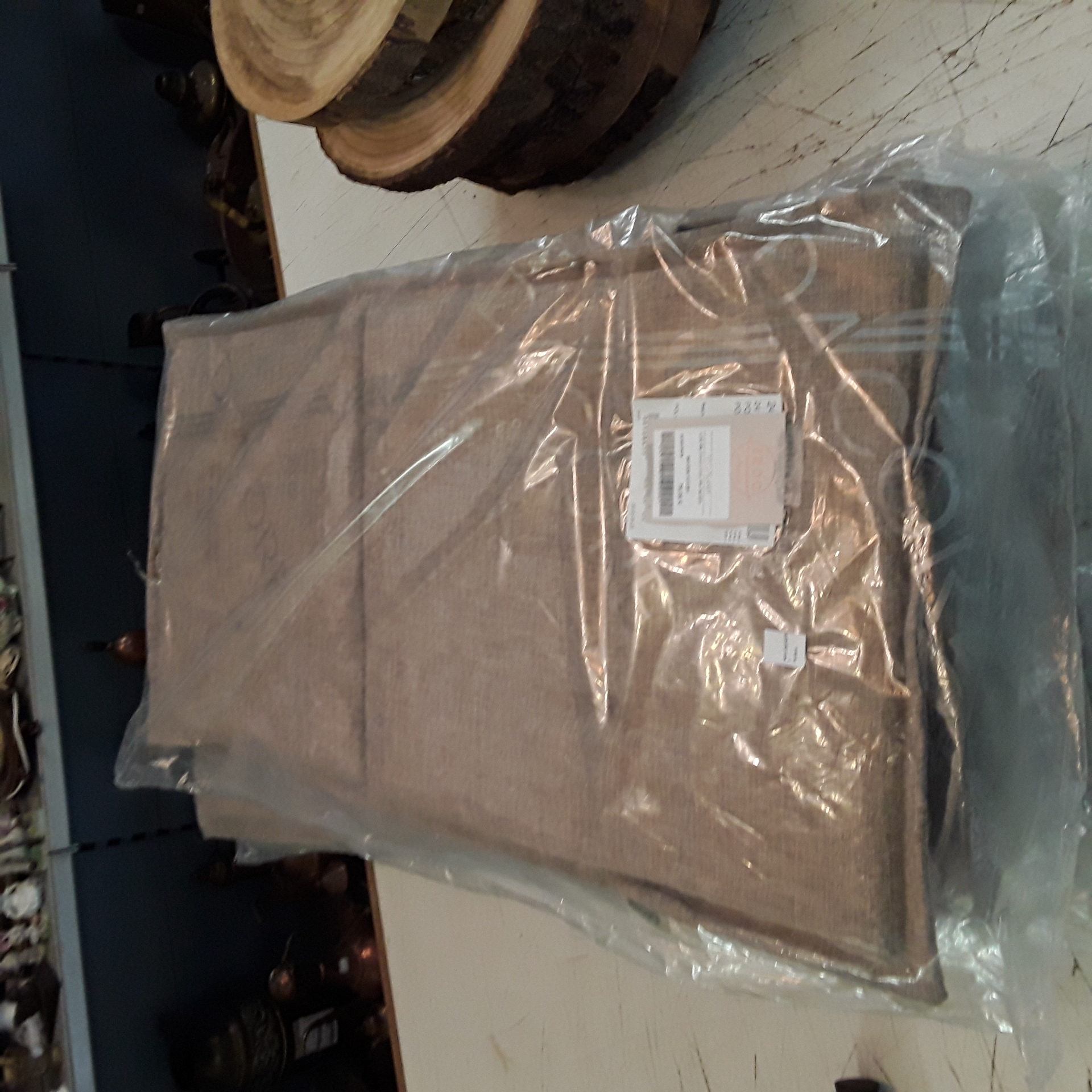 <p>Lot de coussins de jardin<br />70,00 € T.T.C<br /><a href="/Article/123391?type=depose" style="color:white;" target="_blank">Lien vers l'article</a></p>