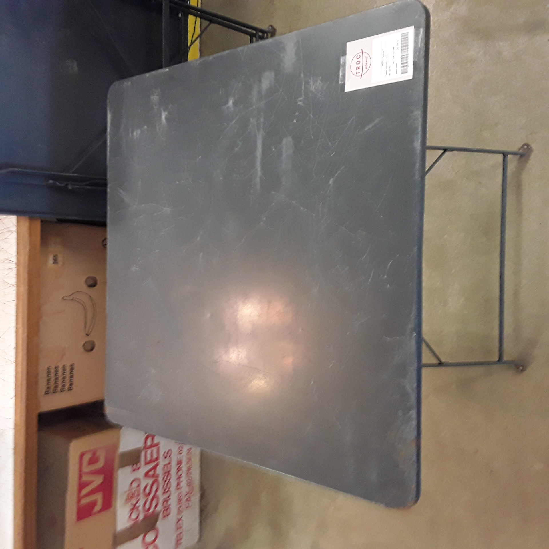 <p>Table carrée  noir<br />de jardin<br />20,00 € T.T.C<br /><a href="/Article/123394?type=depose" style="color:white;" target="_blank">Lien vers l'article</a></p>