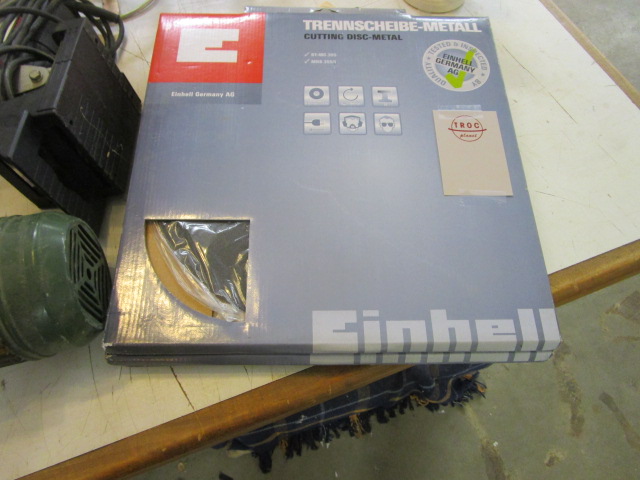 <p>Lot 3 Disques Einhell<br />24,00 € T.T.C<br /><a href="/Article/107015?type=depose" style="color:white;" target="_blank">Lien vers l&#39;article</a></p>