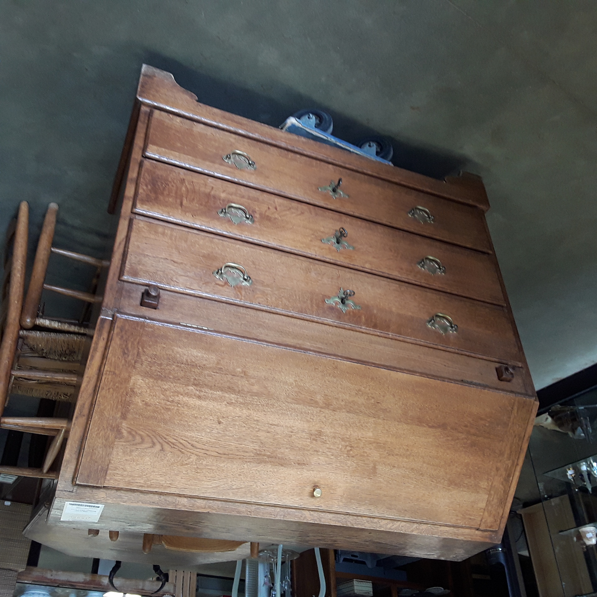 <p>Secrétaire chêne 3 tiroirs<br />175,00 € T.T.C<br /><a href="/Article/123606?type=depose" style="color:white;" target="_blank">Lien vers l'article</a></p>