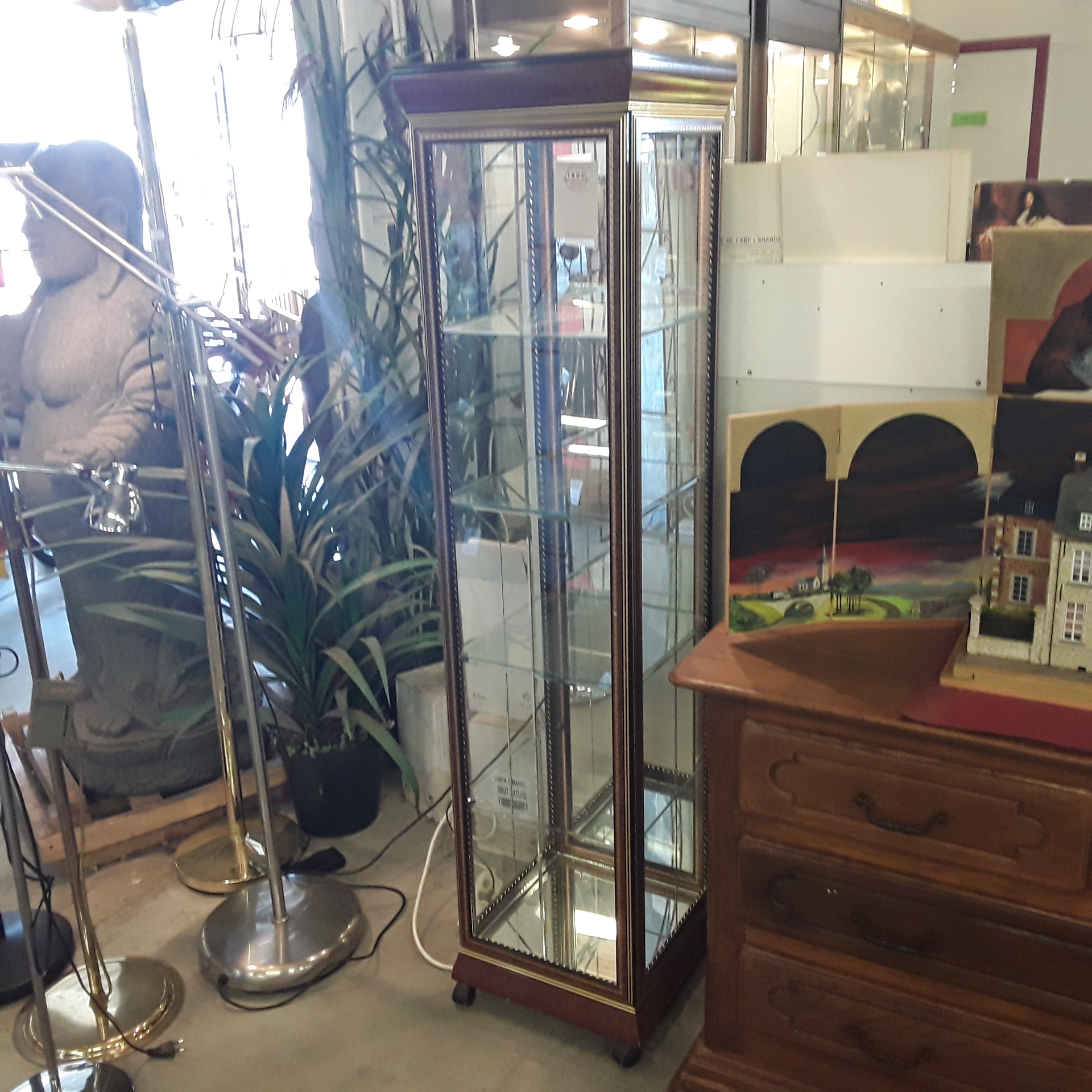 <p>Vitrine éclairée<br />95,00 € T.T.C<br /><a href="/Article/121804?type=depose" style="color:white;" target="_blank">Lien vers l&#39;article</a></p>