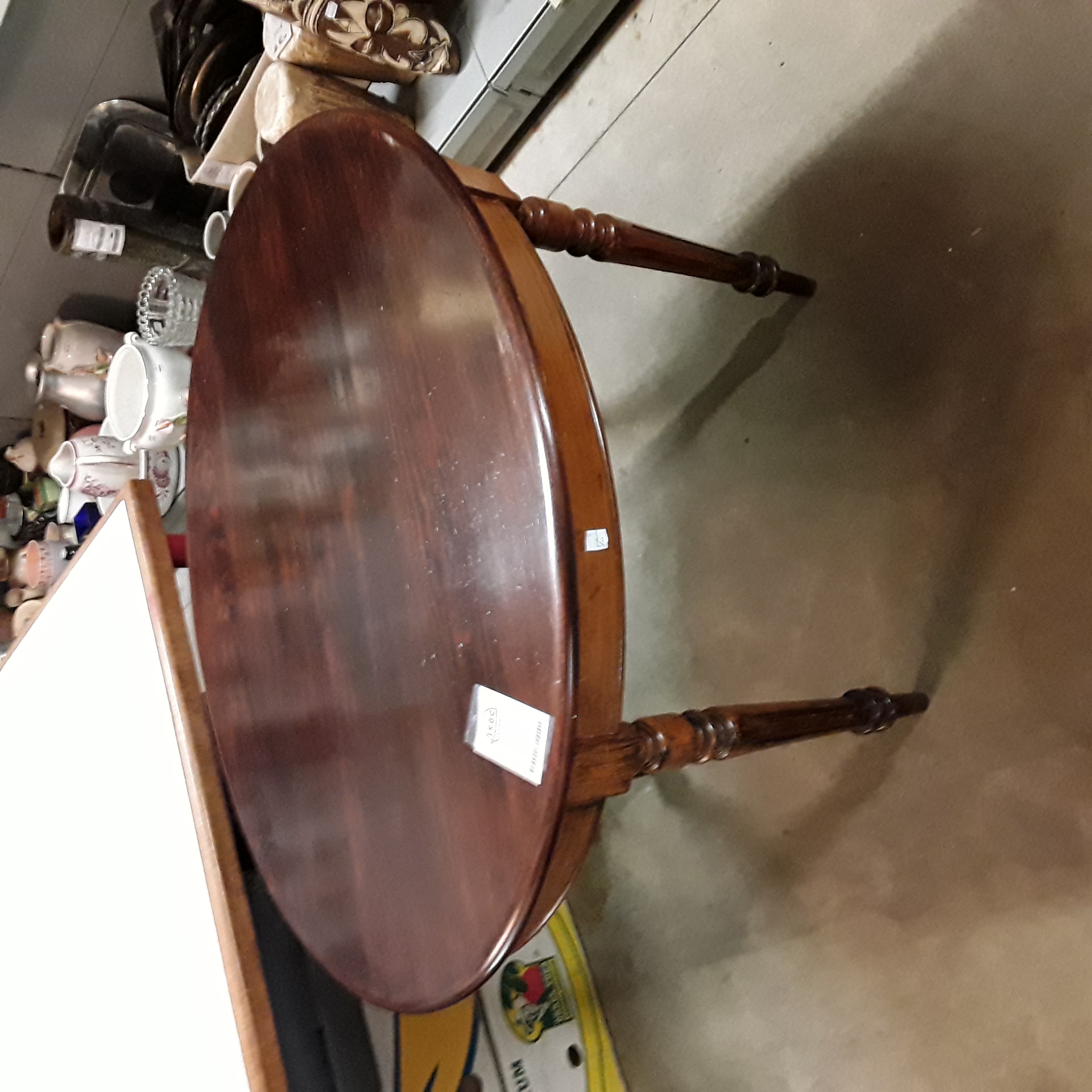 <p>Table ovale en acajou<br />50,00 € T.T.C<br /><a href="/Article/123280?type=depose" style="color:white;" target="_blank">Lien vers l'article</a></p>