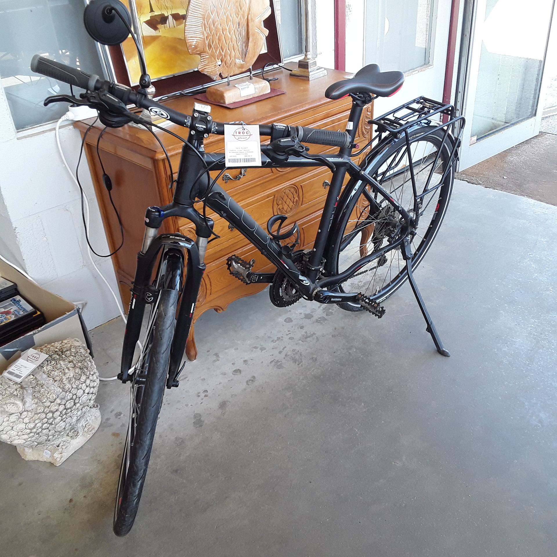 <p>CityBike "Cube" Nature<br />30 vitesses freins à disques <br />300,00 € T.T.C<br /><a href="/Article/121862?type=depose" style="color:white;" target="_blank">Lien vers l&#39;article</a></p>