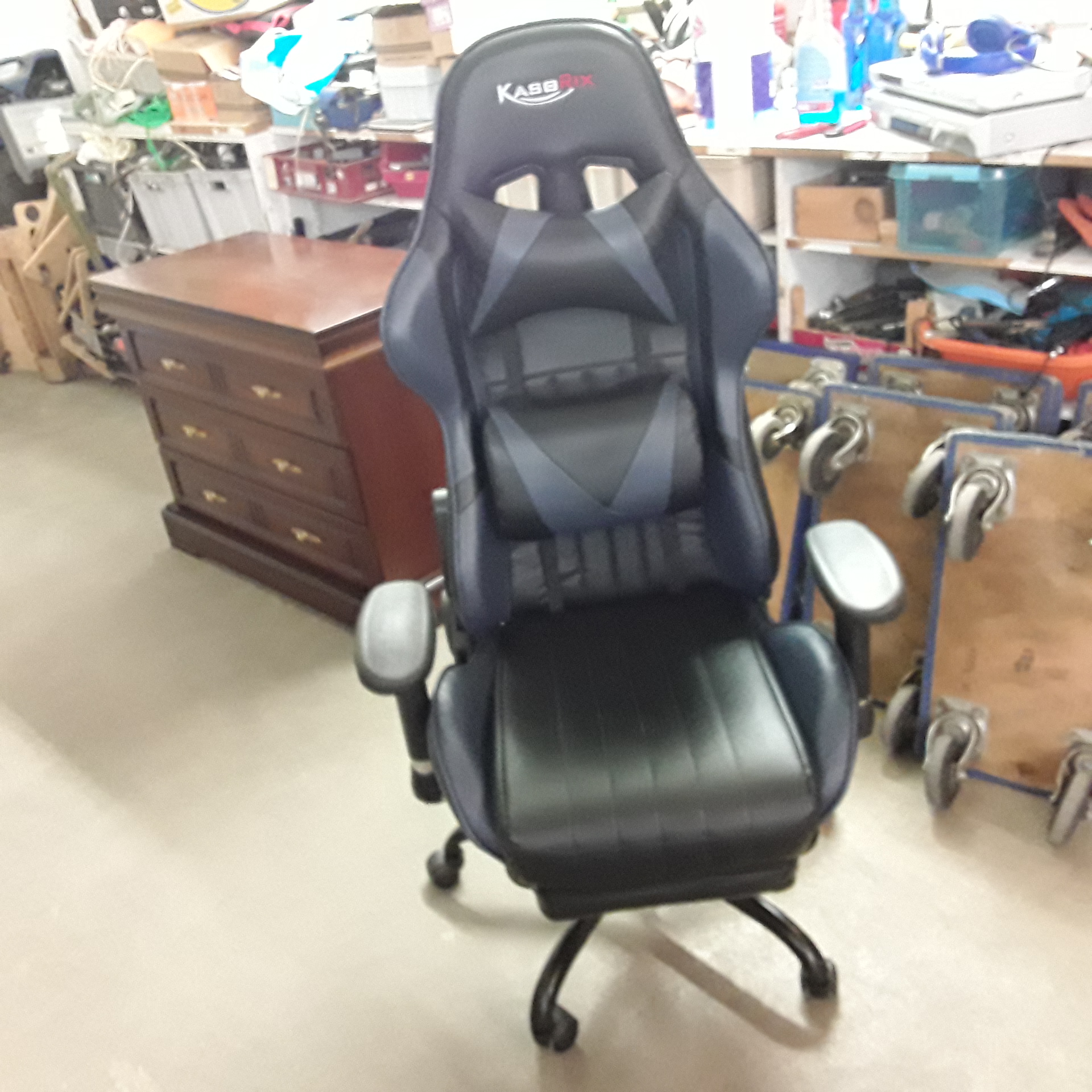<p>Fauteuil Gamer KasoRix<br />75,00 € T.T.C<br /><a href="/Article/121225?type=depose" style="color:white;" target="_blank">Lien vers l&#39;article</a></p>