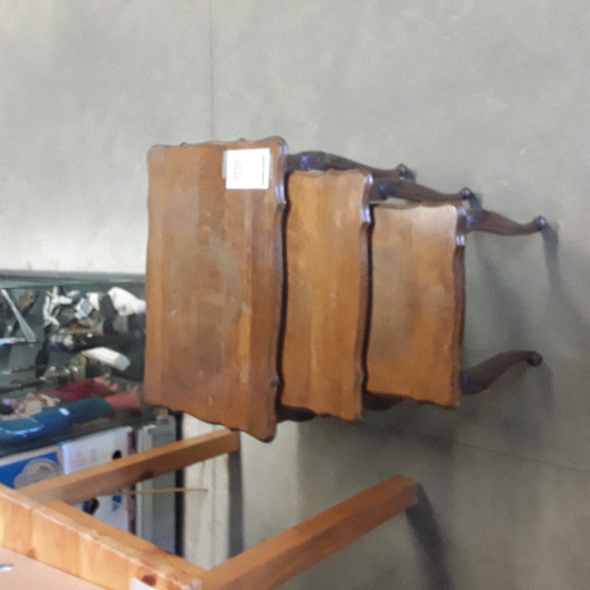 <p>Table gigogne chêne<br />30,00 € T.T.C<br /><a href="/Article/123363?type=depose" style="color:white;" target="_blank">Lien vers l'article</a></p>