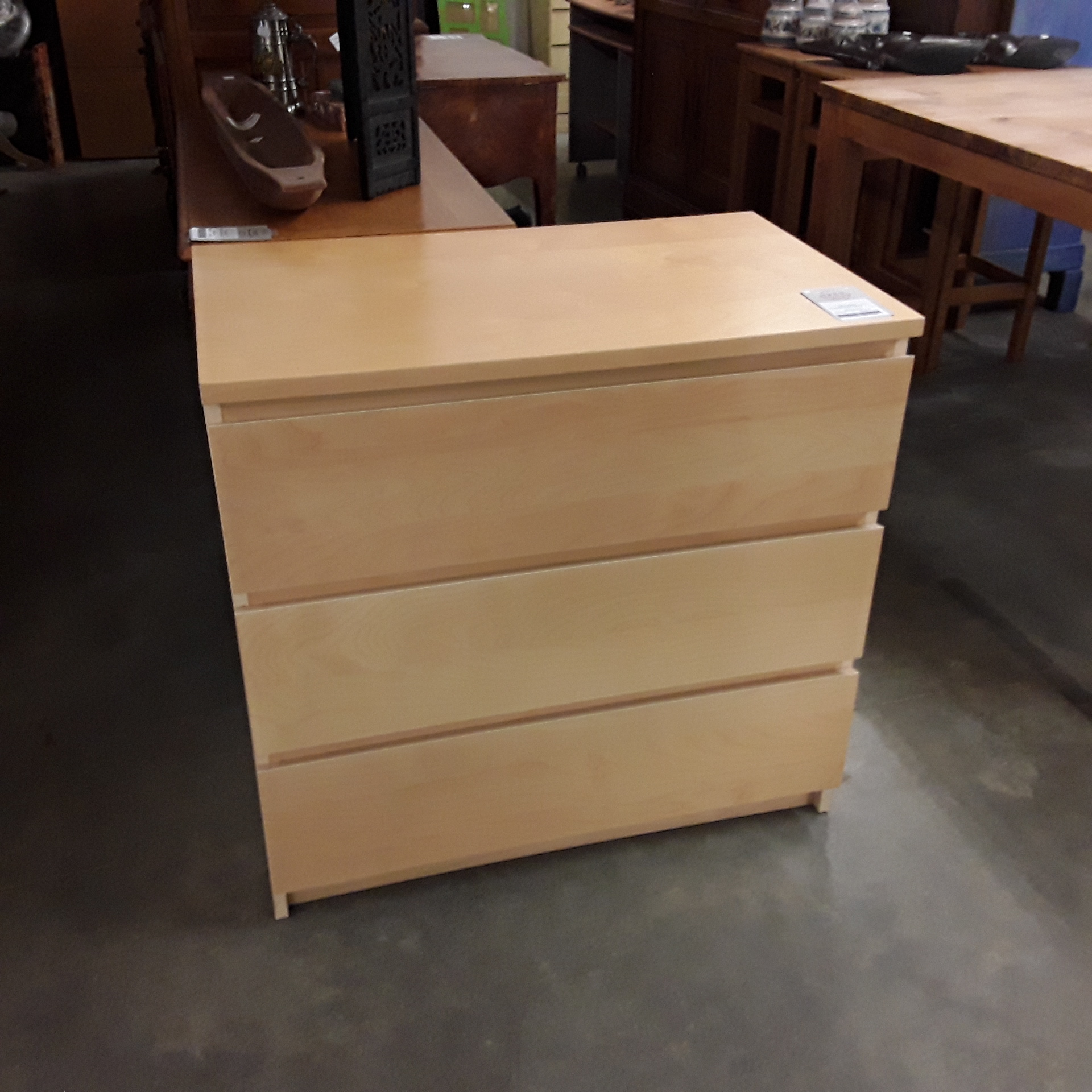 <p>Commode IKEA 3 tiroirs<br />40,00 € T.T.C<br /><a href="/Article/121598?type=depose" style="color:white;" target="_blank">Lien vers l&#39;article</a></p>