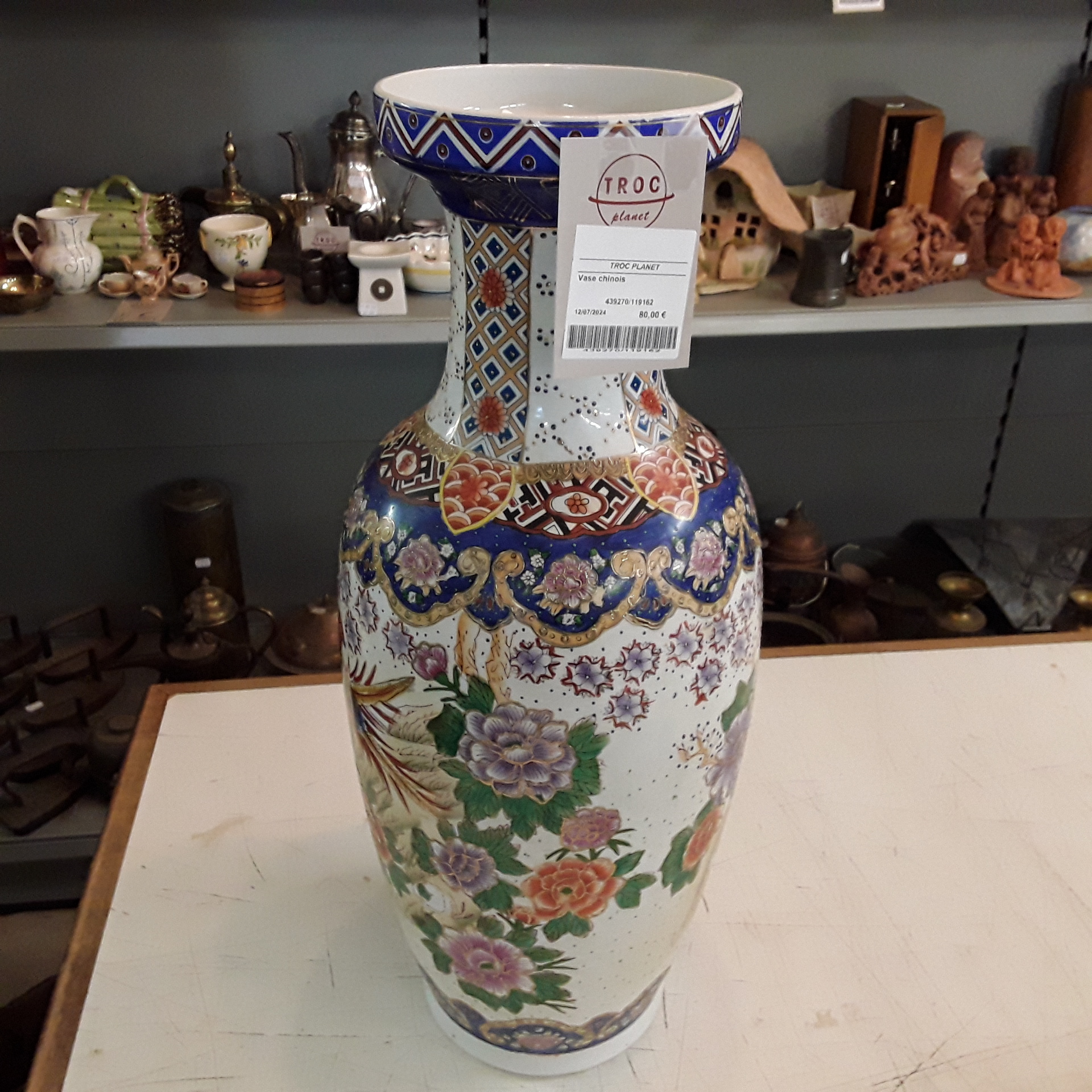 <p>Vase chinois<br />80,00 € T.T.C<br /><a href="/Article/119162?type=depose" style="color:white;" target="_blank">Lien vers l&#39;article</a></p>