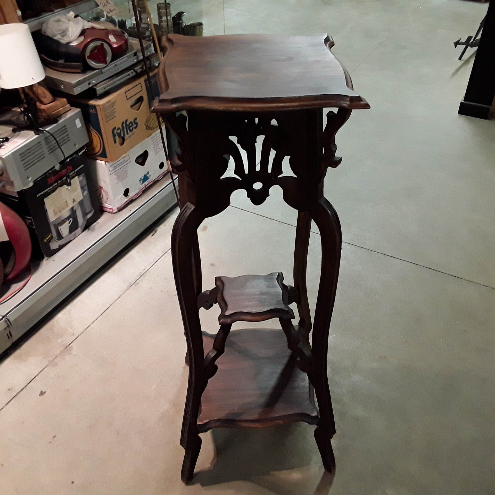 <p>Sellette haute 3 étages<br />60,00 € T.T.C<br /><a href="/Article/122770?type=depose" style="color:white;" target="_blank">Lien vers l'article</a></p>