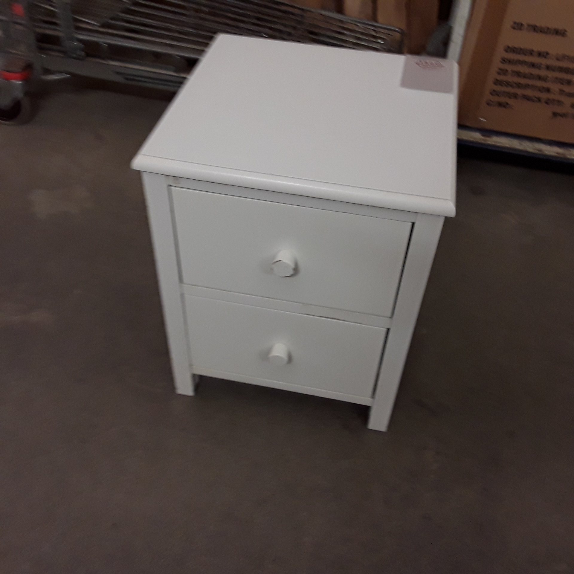 <p>Chevet PM 2 tiroirs blanc<br />10,00 € T.T.C<br /><a href="/Article/122669?type=depose" style="color:white;" target="_blank">Lien vers l&#39;article</a></p>