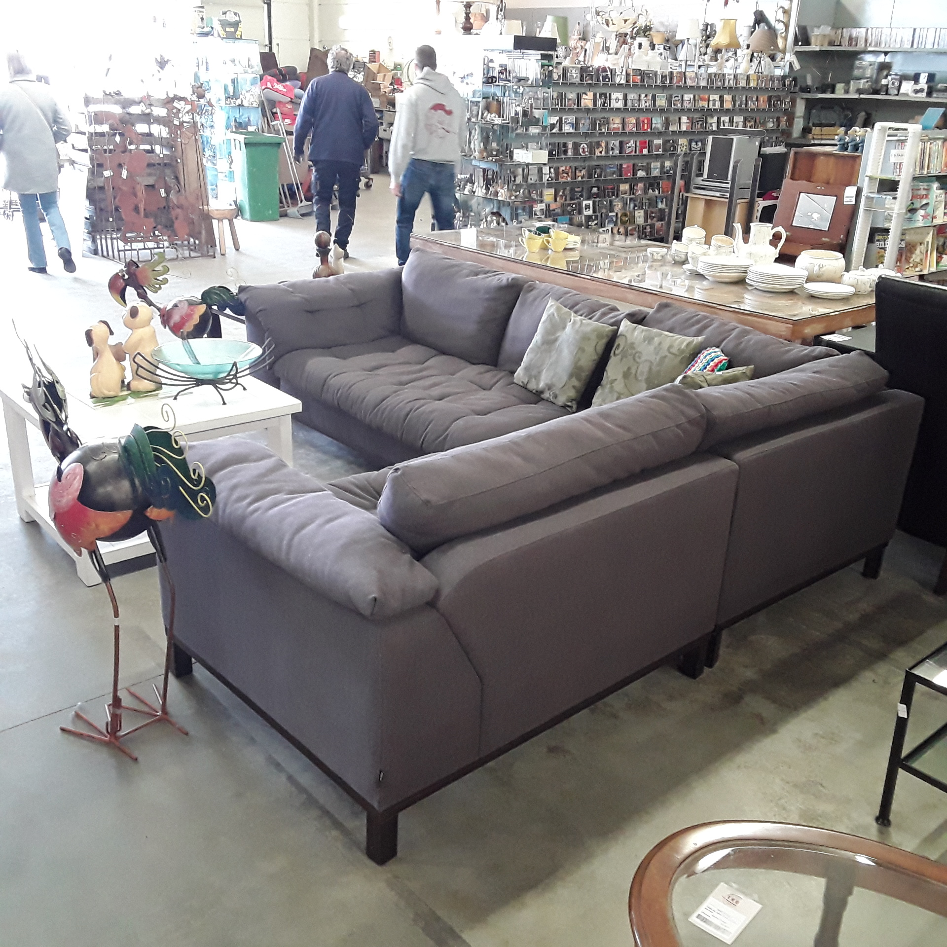 <p>Salon d angle foncé<br />270x220cm<br />450,00 € T.T.C<br /><a href="/Article/123453?type=depose" style="color:white;" target="_blank">Lien vers l'article</a></p>