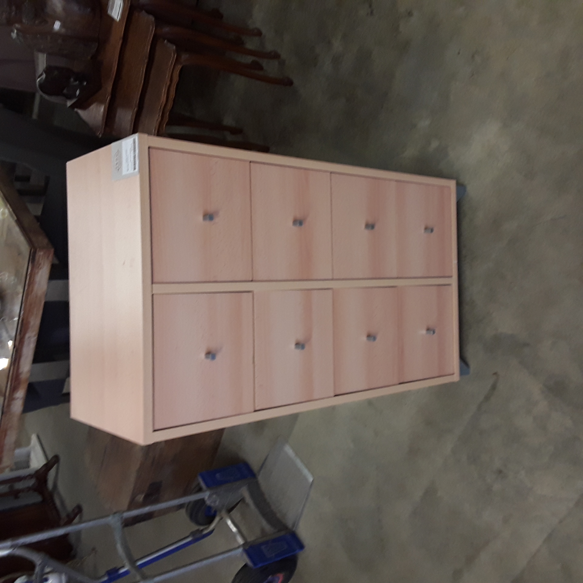 <p>Meuble 8 tiroirs <br />30,00 € T.T.C<br /><a href="/Article/123306?type=depose" style="color:white;" target="_blank">Lien vers l'article</a></p>