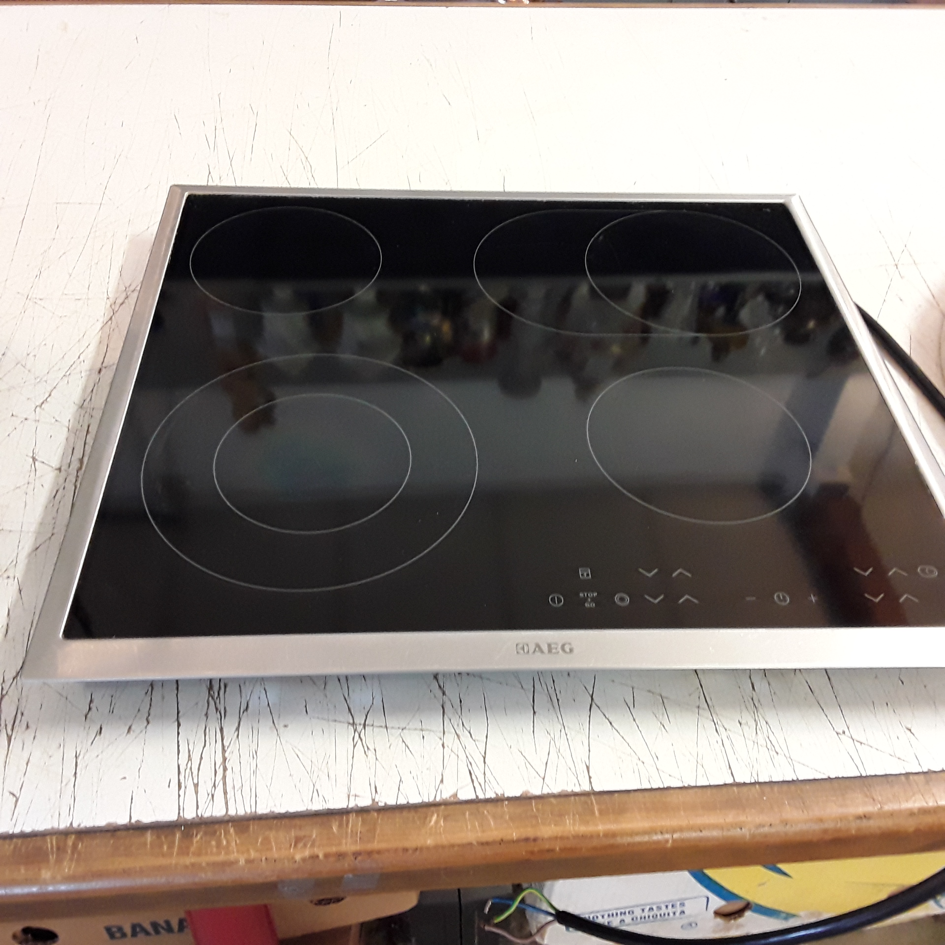 <p>Taque Vitro AEG<br />50,00 € T.T.C<br /><a href="/Article/122654?type=depose" style="color:white;" target="_blank">Lien vers l&#39;article</a></p>