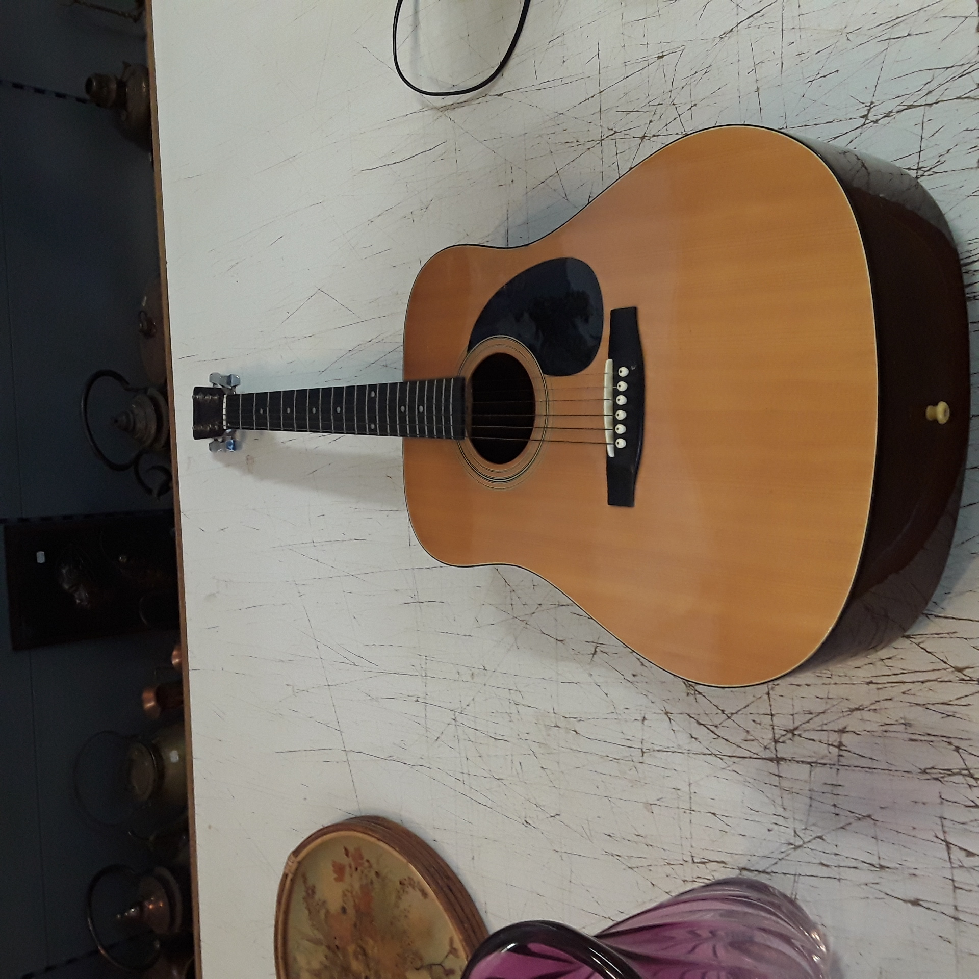 <p>Guitare ARBITER<br />90,00 € T.T.C<br /><a href="/Article/124581?type=depose" style="color:white;" target="_blank">Lien vers l'article</a></p>