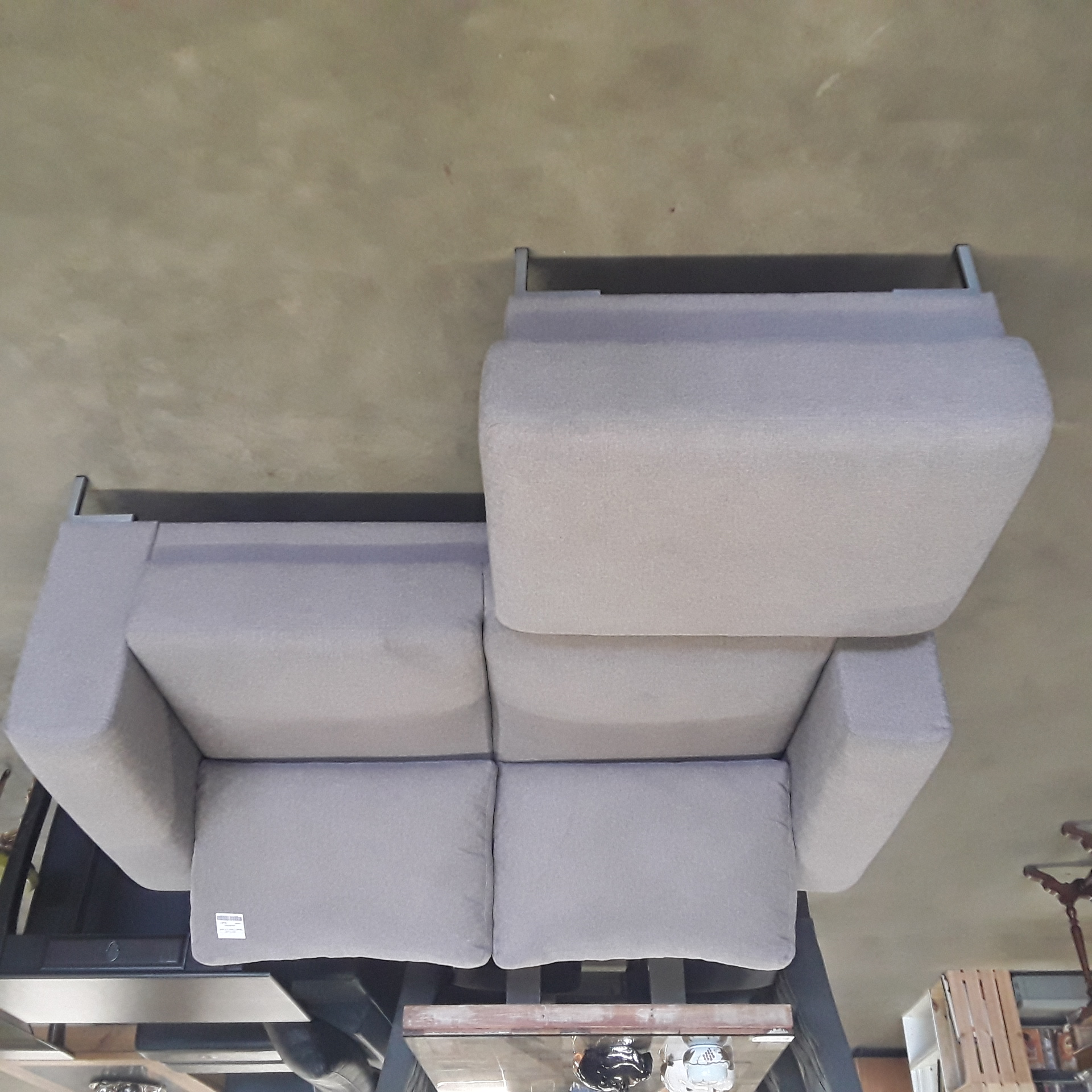 <p>Canapé 2 places avec pouf<br />350,00 € T.T.C<br /><a href="/Article/123259?type=depose" style="color:white;" target="_blank">Lien vers l'article</a></p>