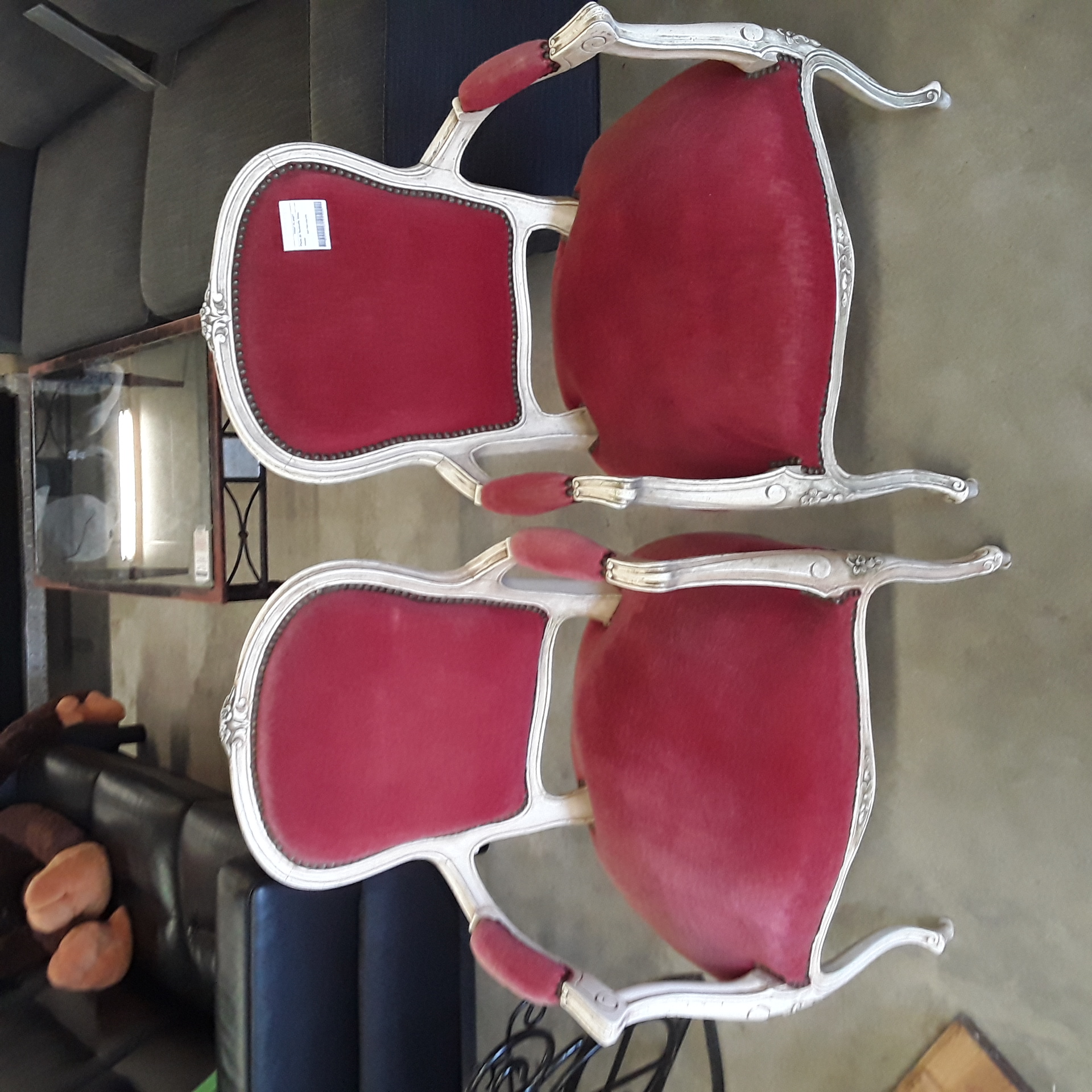 <p>Paire de fauteuils tissu<br />rouge<br />90,00 € T.T.C<br /><a href="/Article/124325?type=depose" style="color:white;" target="_blank">Lien vers l'article</a></p>