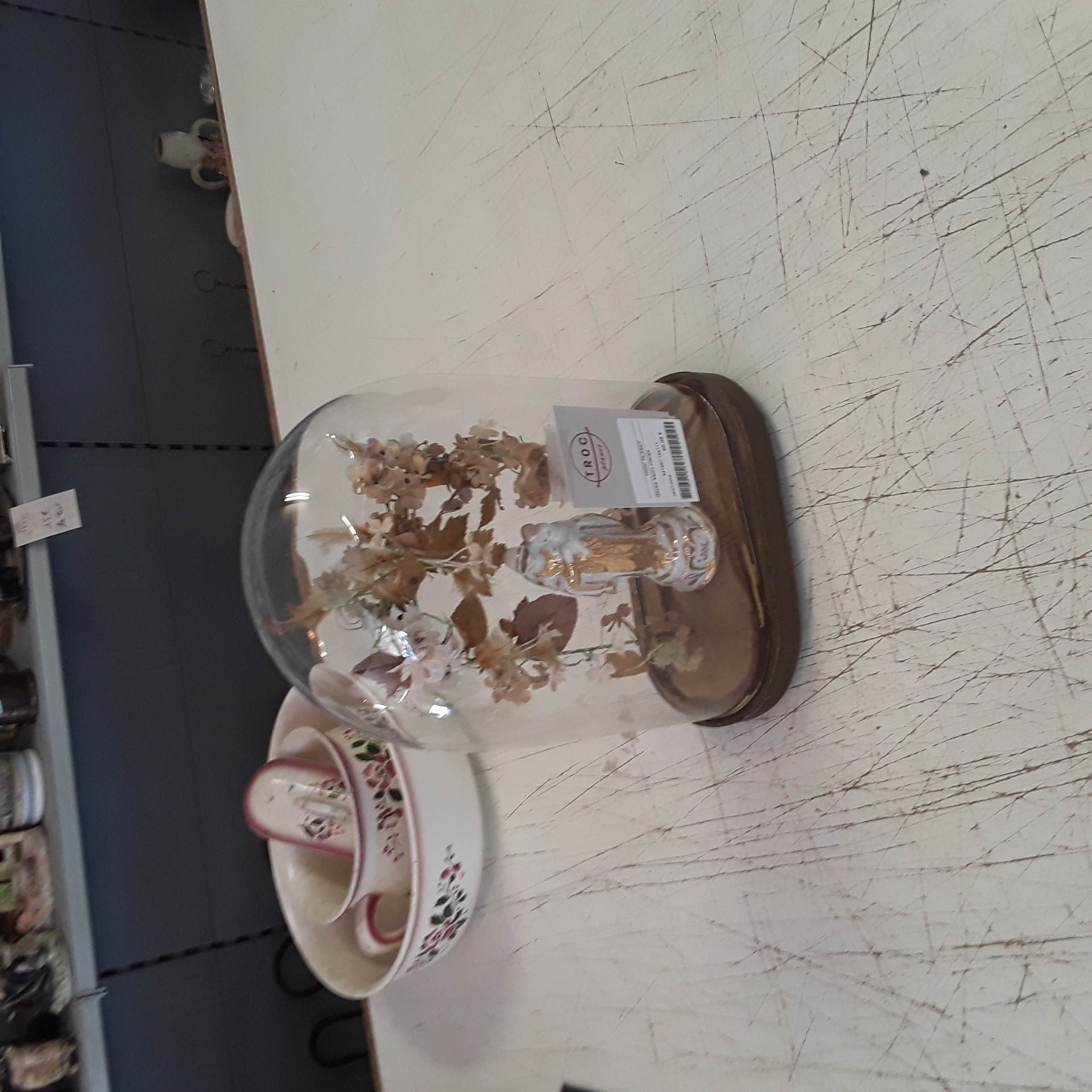 <p>Globe saint vierge<br />60,00 € T.T.C<br /><a href="/Article/124111?type=depose" style="color:white;" target="_blank">Lien vers l'article</a></p>