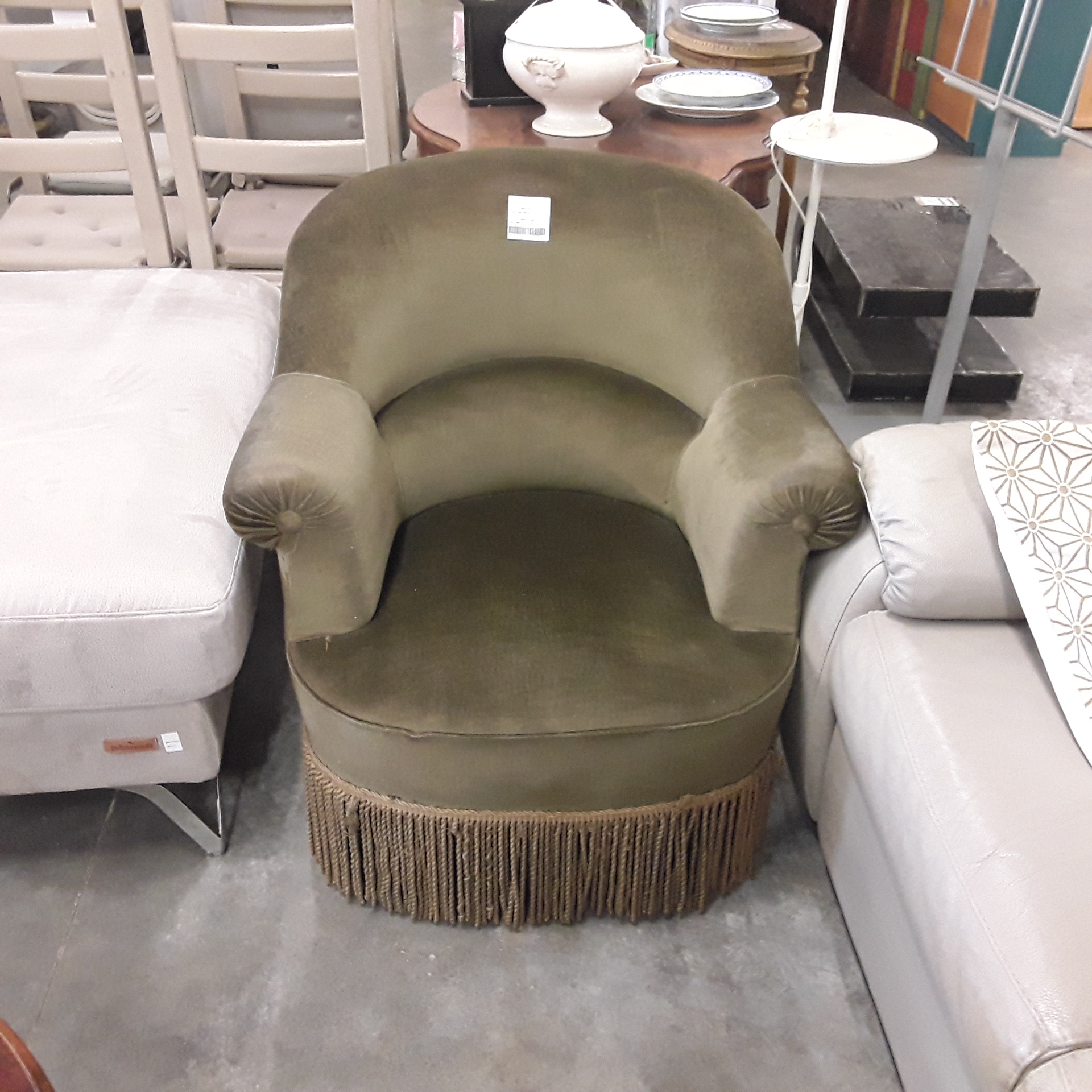 <p>Capucine velours vert<br />60,00 € T.T.C<br /><a href="/Article/121826?type=depose" style="color:white;" target="_blank">Lien vers l&#39;article</a></p>