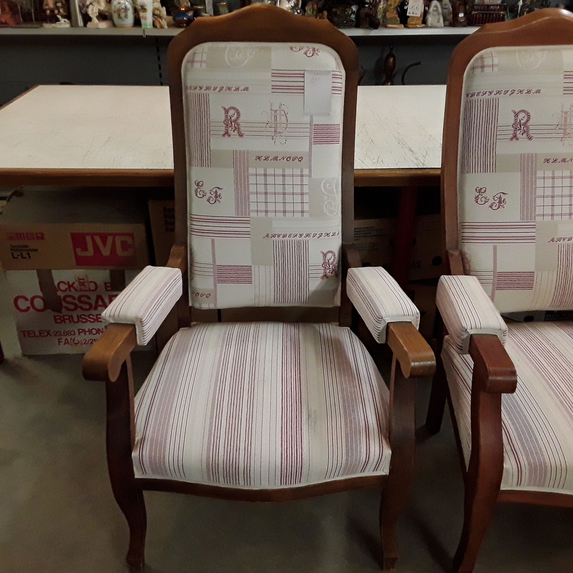 <p>Fauteuil voltaire ancien<br />dossier réglable<br />40,00 € T.T.C<br /><a href="/Article/122856?type=depose" style="color:white;" target="_blank">Lien vers l&#39;article</a></p>