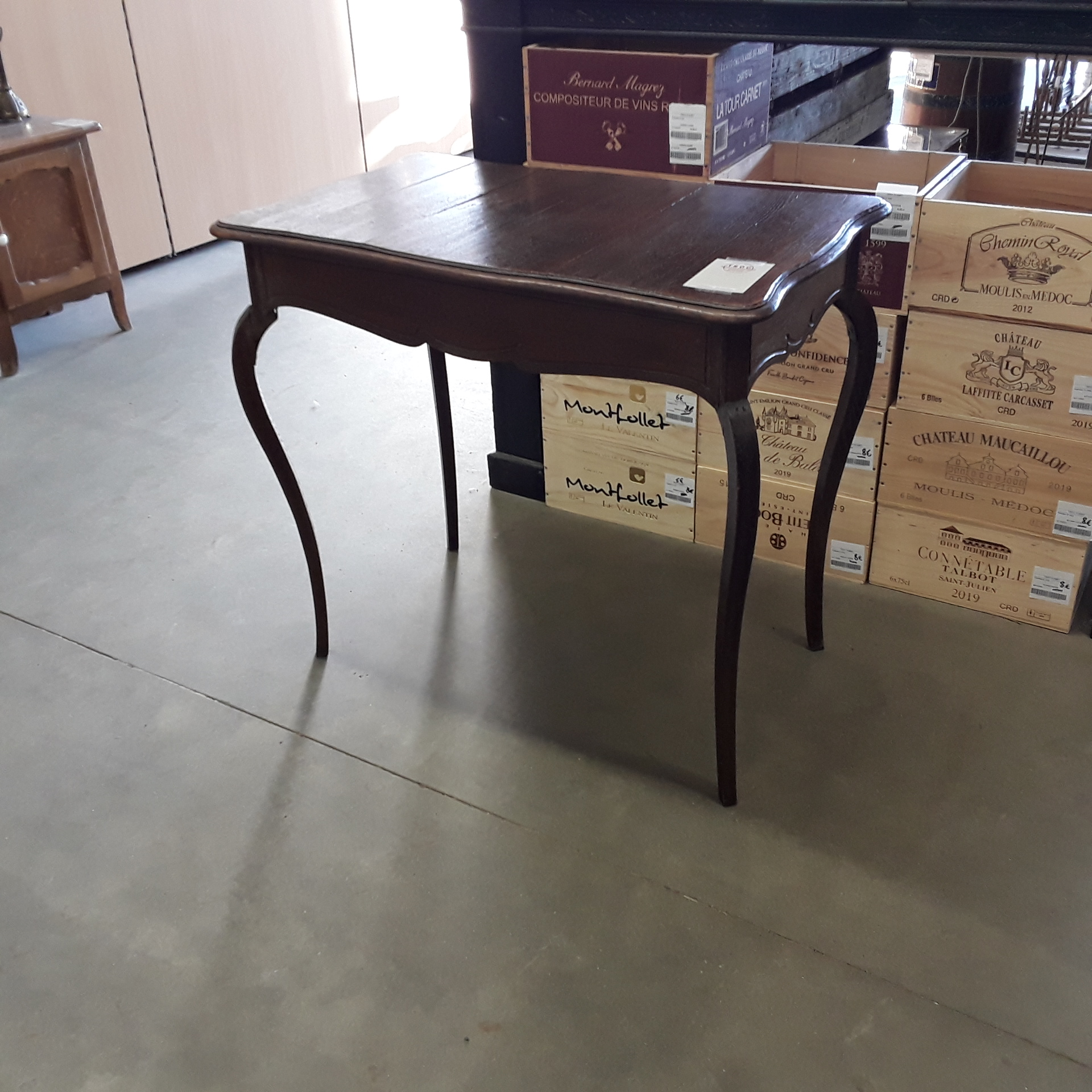 <p>Table d'appoint en chêne<br />rectangulaire<br />30,00 € T.T.C<br /><a href="/Article/122943?type=depose" style="color:white;" target="_blank">Lien vers l'article</a></p>