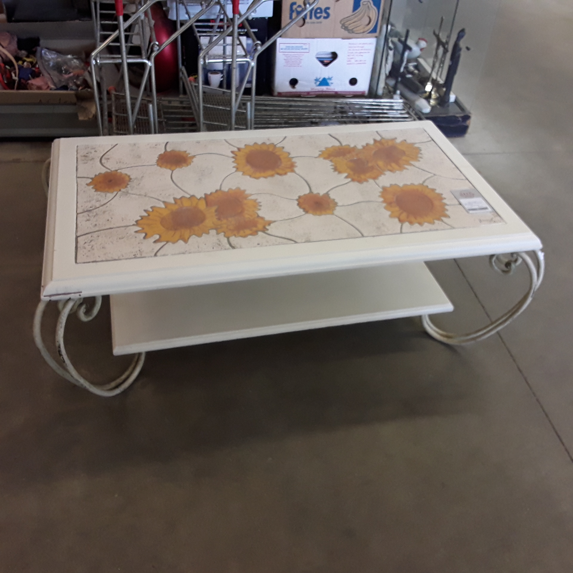 <p>Table Vallauris 112 x 64 cm<br />Décor fleurs<br />76,00 € T.T.C<br /><a href="/Article/121860?type=depose" style="color:white;" target="_blank">Lien vers l&#39;article</a></p>