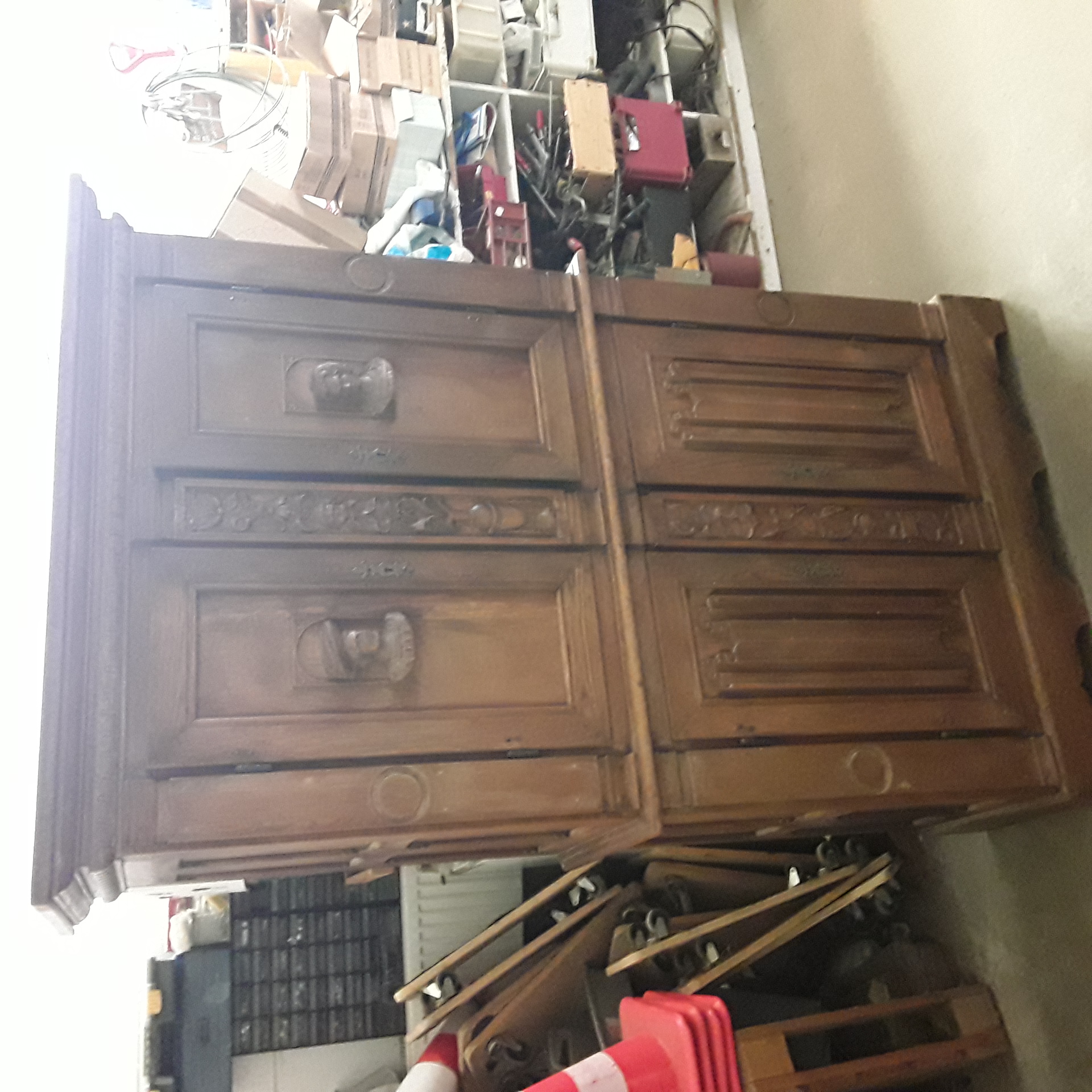 <p>Meuble 4 portes <br /> Avec Personnages<br />100,00 € T.T.C<br /><a href="/Article/123495?type=depose" style="color:white;" target="_blank">Lien vers l'article</a></p>