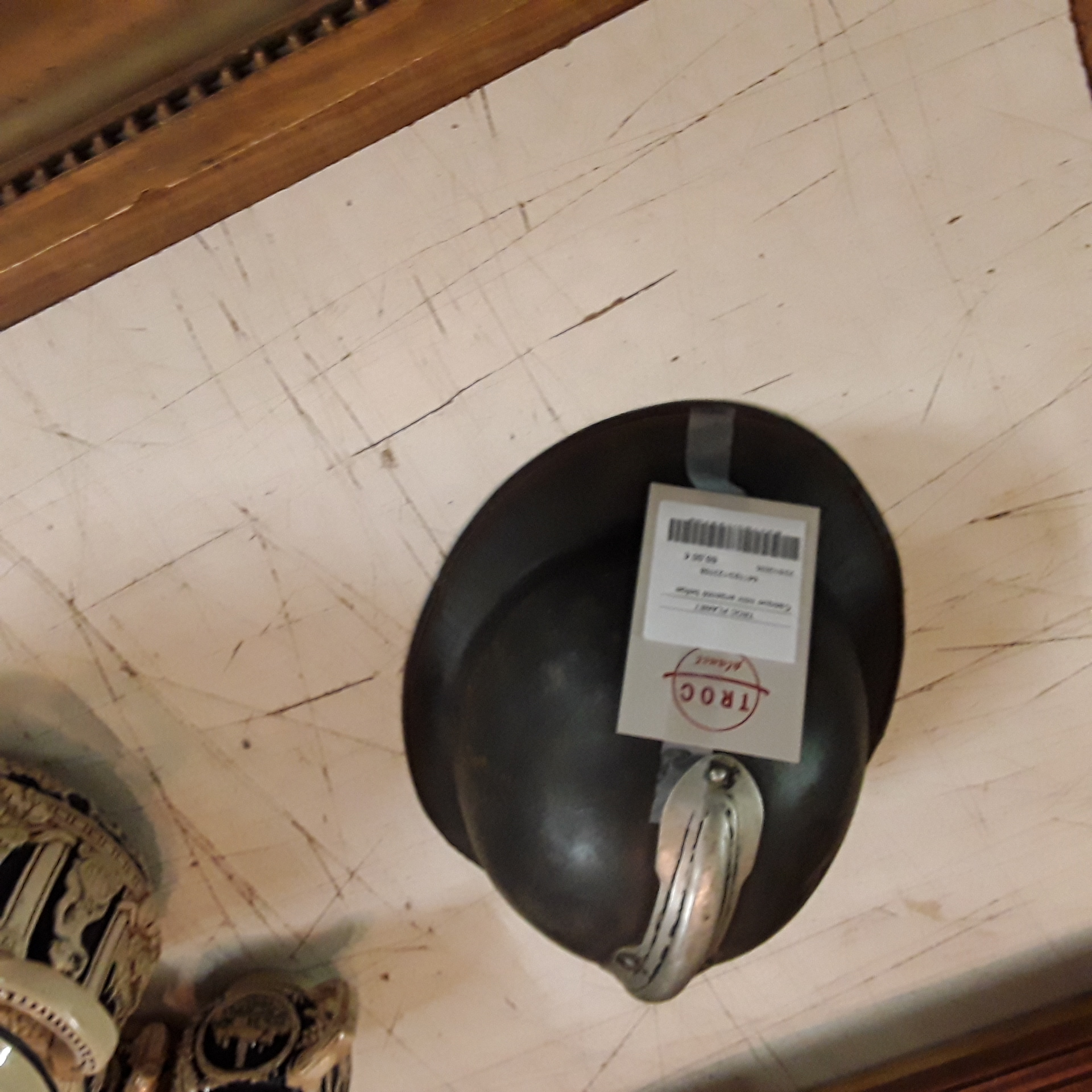 <p>Casque noir argenté belge<br />60,00 € T.T.C<br /><a href="/Article/123108?type=depose" style="color:white;" target="_blank">Lien vers l'article</a></p>