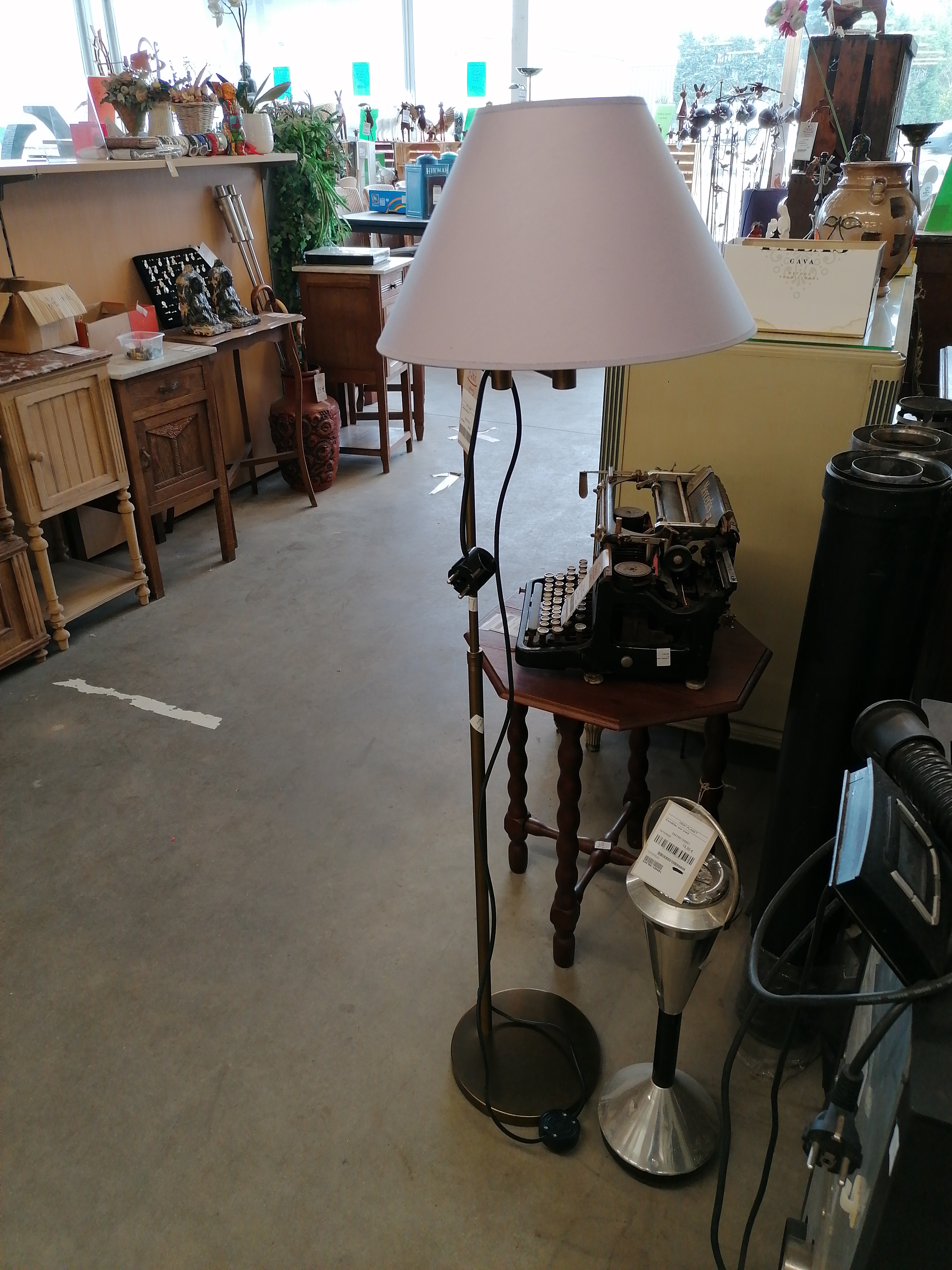 <p>Lampe de lecture <br />50,00 € T.T.C<br /><a href="/Article/110776?type=depose" style="color:white;" target="_blank">Lien vers l&#39;article</a></p>