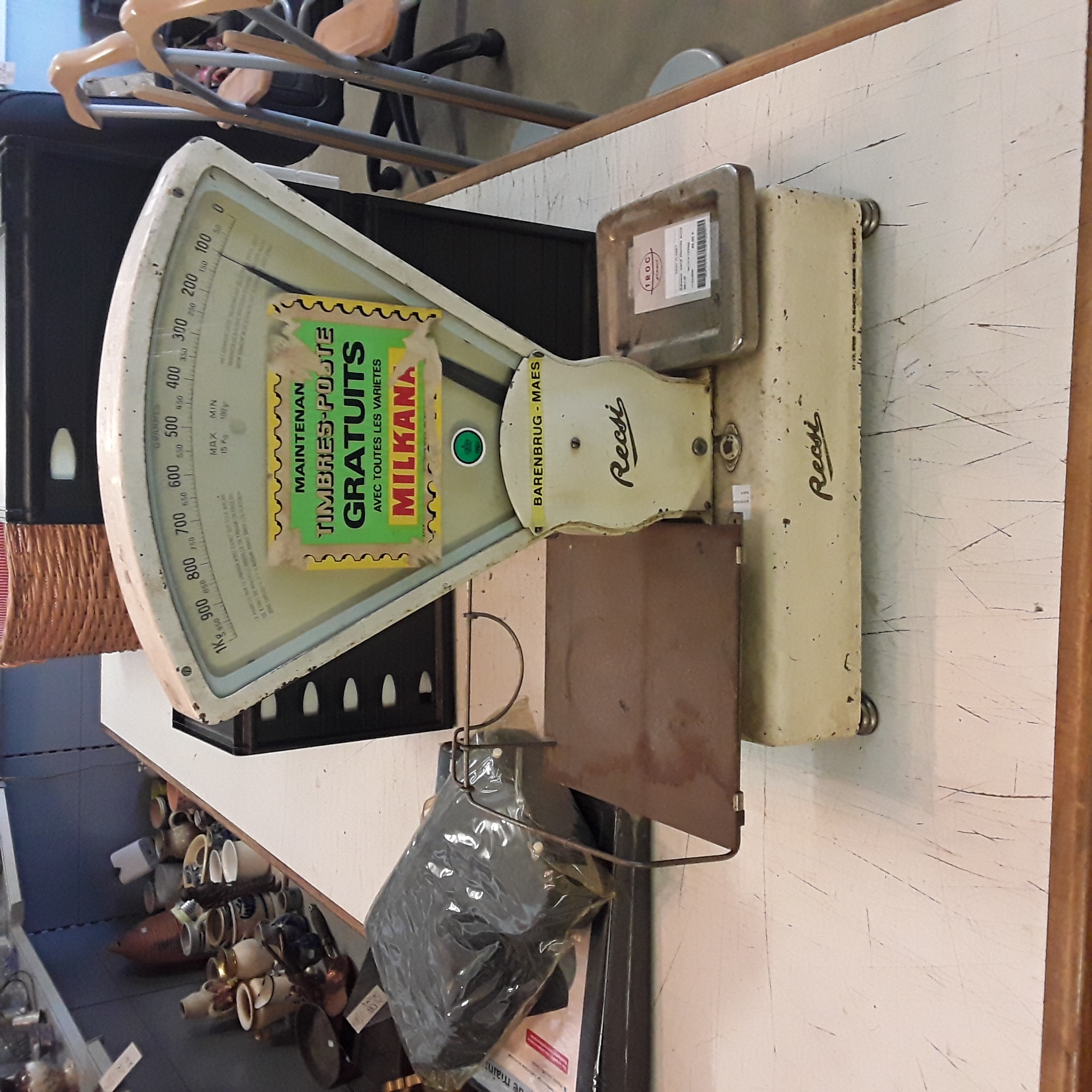 <p>Balance  métal blanche ancien<br />RECSI<br />95,00 € T.T.C<br /><a href="/Article/123362?type=depose" style="color:white;" target="_blank">Lien vers l'article</a></p>