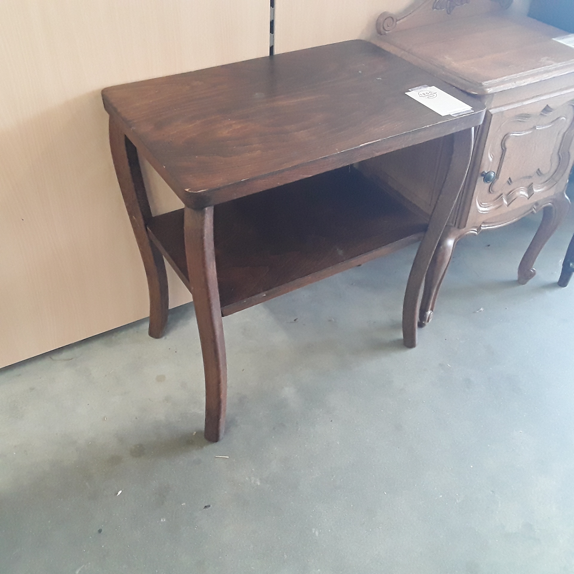 <p>Table appoint 60 * 40 cm<br />2 plateaux<br />20,00 € T.T.C<br /><a href="/Article/122436?type=depose" style="color:white;" target="_blank">Lien vers l&#39;article</a></p>