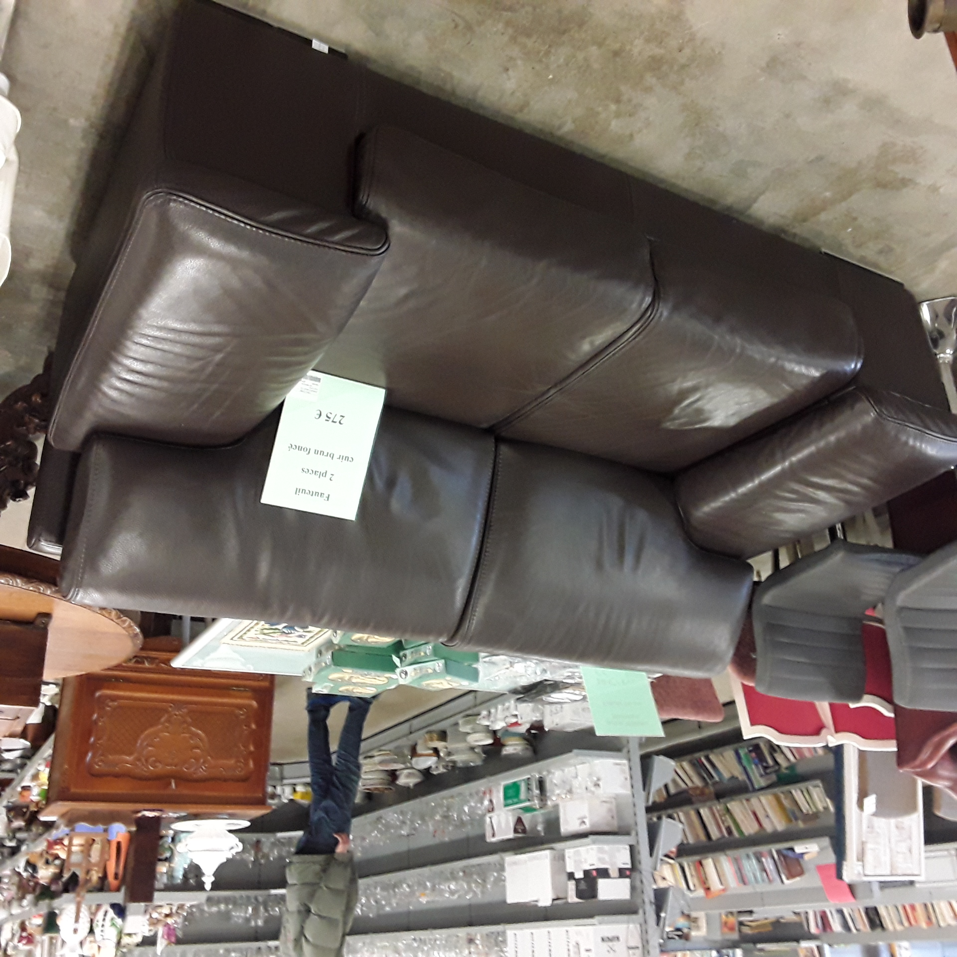 <p>Fauteuil 2 places cuir <br />brun foncé<br />275,00 € T.T.C<br /><a href="/Article/123154?type=depose" style="color:white;" target="_blank">Lien vers l'article</a></p>