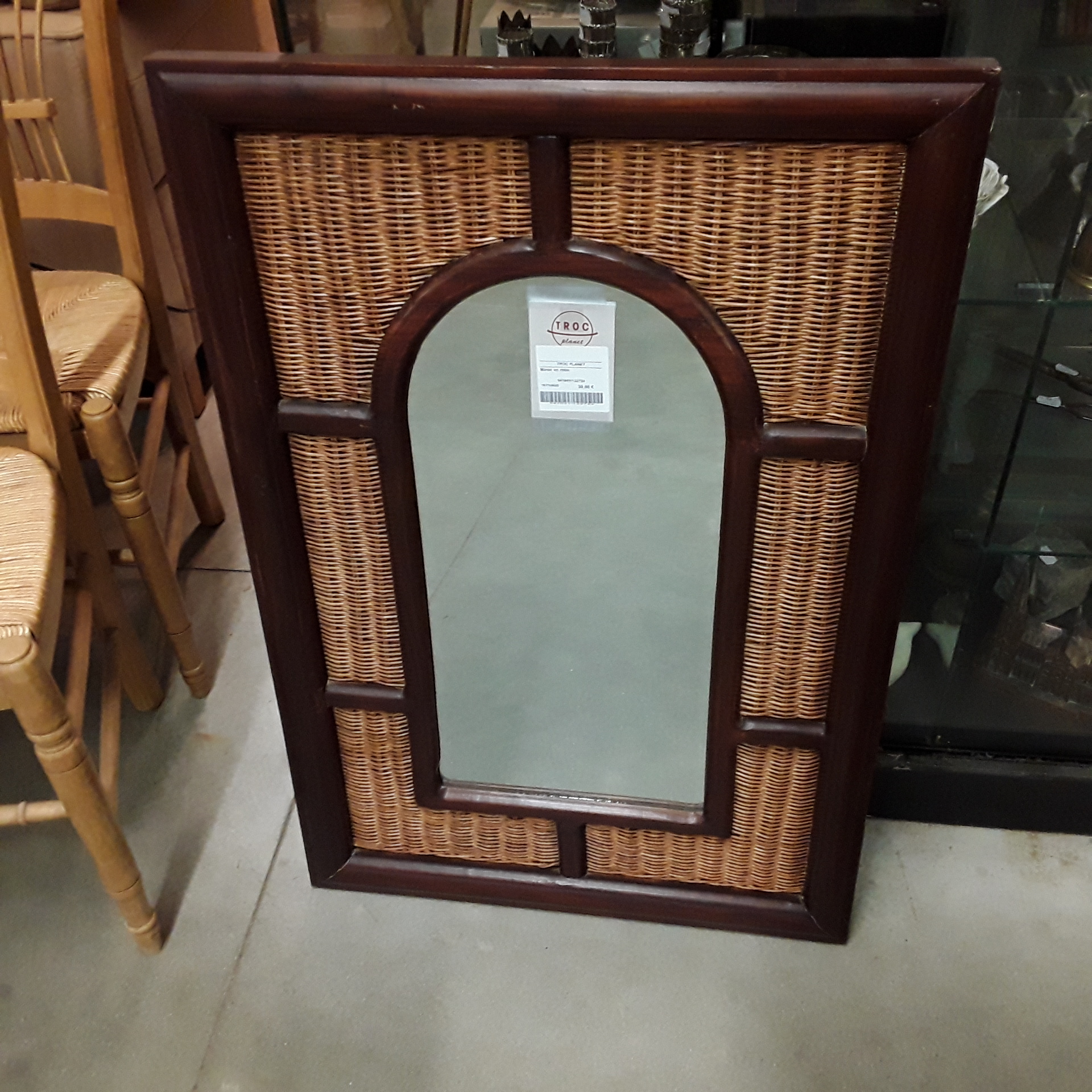 <p>Miroir en rotin<br />24,00 € T.T.C<br /><a href="/Article/122724?type=depose" style="color:white;" target="_blank">Lien vers l'article</a></p>