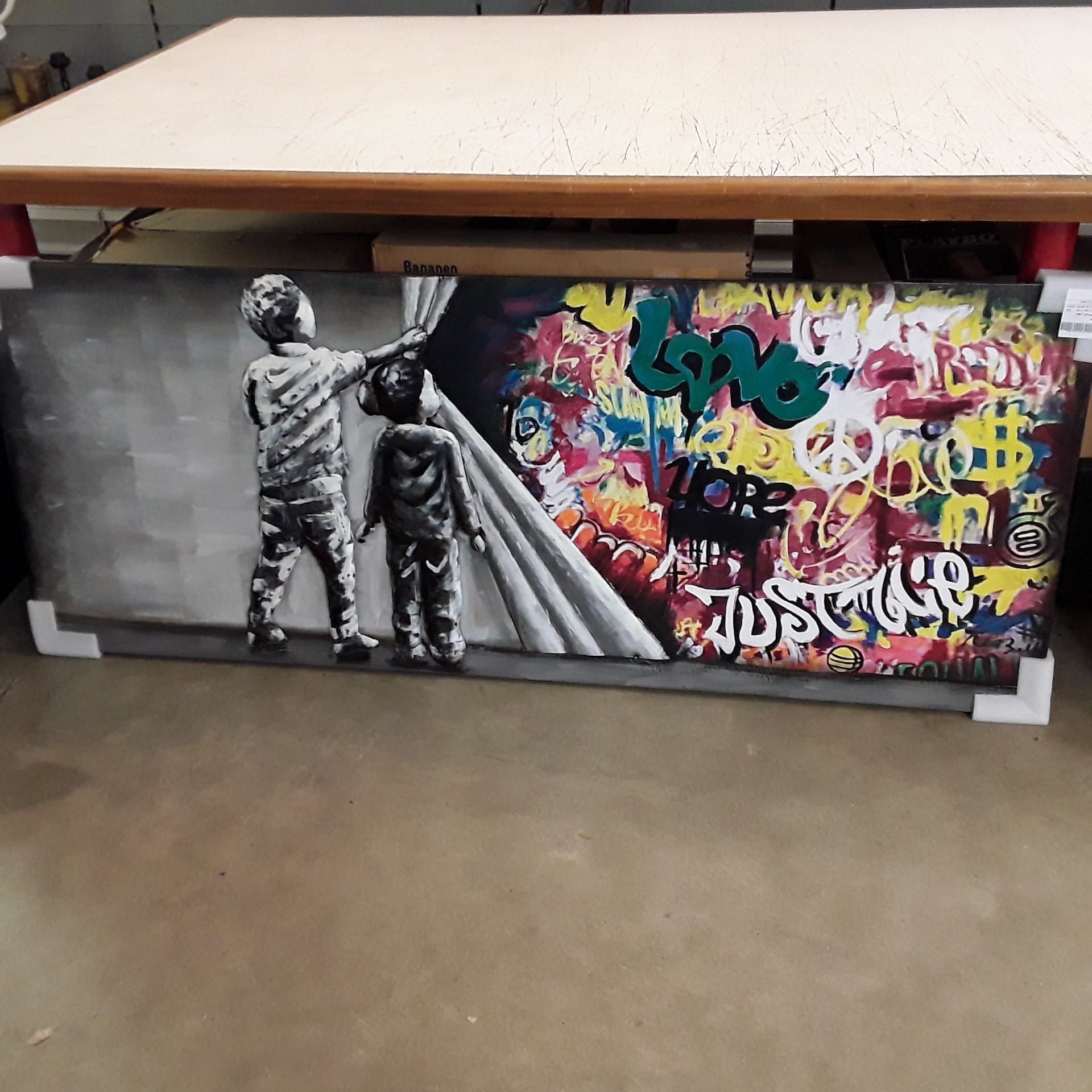 <p>Cadre street art 3D metal<br />535      60 x 150 Cm<br />279,00 € T.T.C<br /><a href="/Article/4641?type=neuf" style="color:white;" target="_blank">Lien vers l&#39;article</a></p>