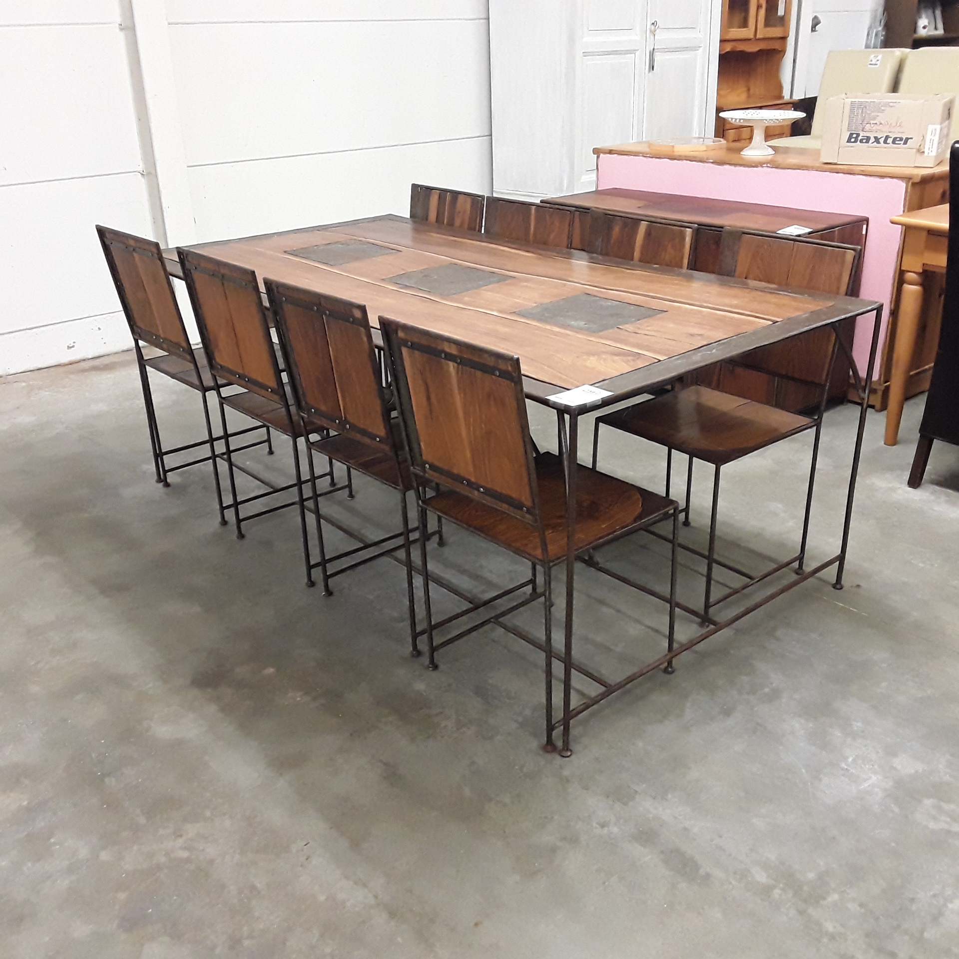 <p>Table manguier et fer forgé<br />190 x 100 cm + 8 chaises<br />300,00 € T.T.C<br /><a href="/Article/122741?type=depose" style="color:white;" target="_blank">Lien vers l'article</a></p>