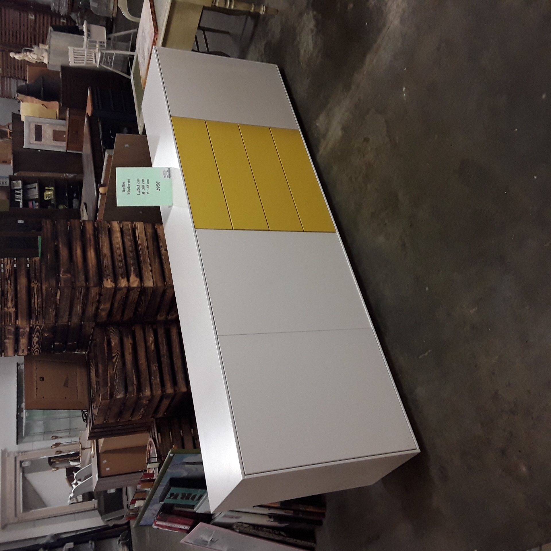 <p>Buffet moderne L 263 Cm<br />x H 88 Cm x P 48 Cm<br />295,00 € T.T.C<br /><a href="/Article/123574?type=depose" style="color:white;" target="_blank">Lien vers l'article</a></p>