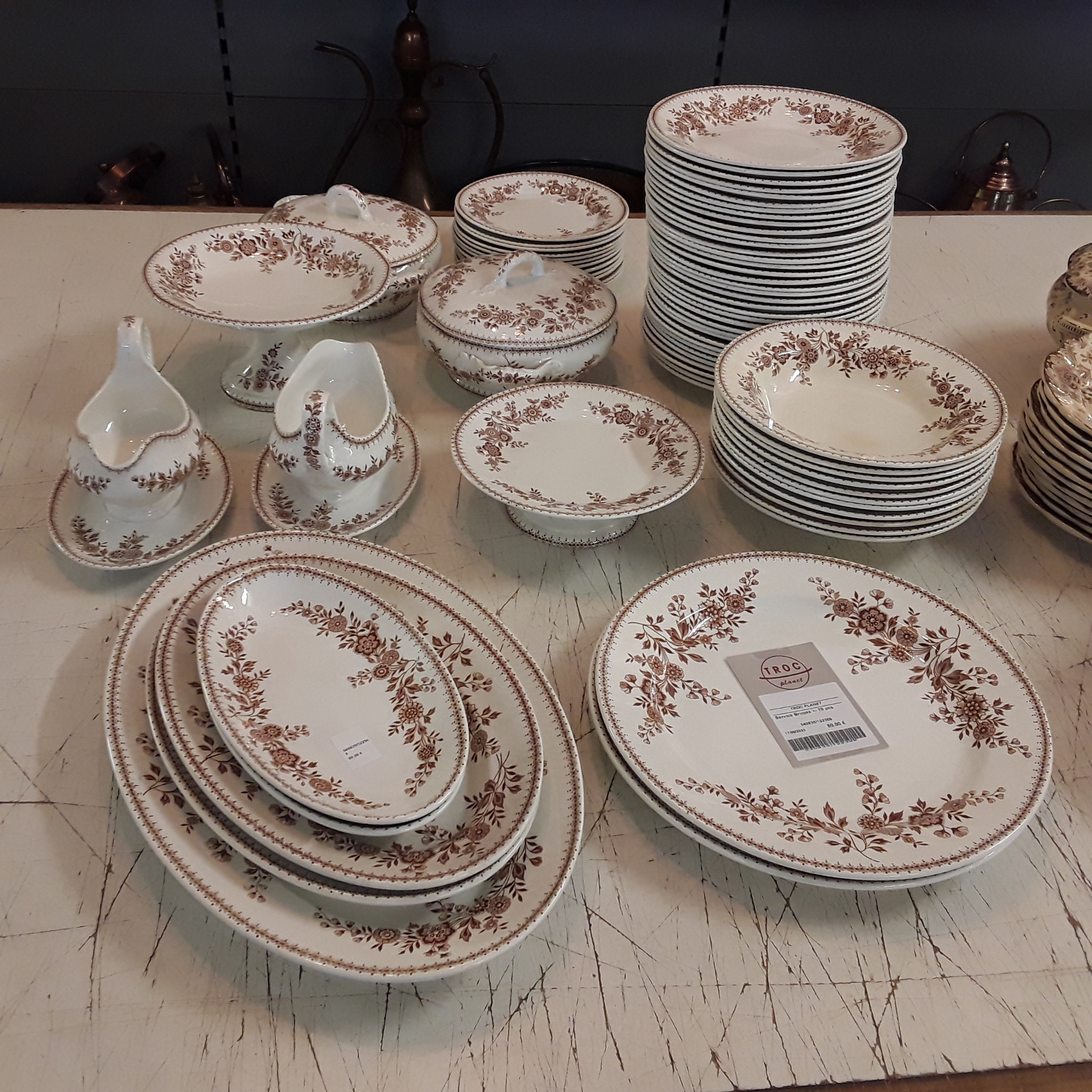 <p>Service Bruges +- 70 pcs<br />80,00 € T.T.C<br /><a href="/Article/122368?type=depose" style="color:white;" target="_blank">Lien vers l&#39;article</a></p>