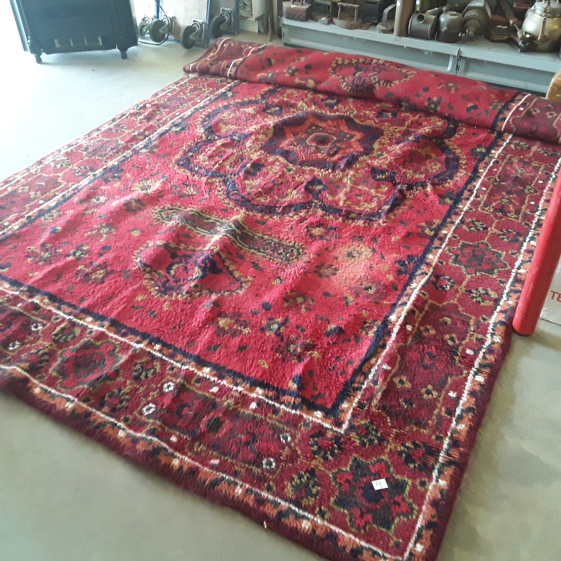 <p>Tapis laine GGM fait main<br />ton rouge<br />120,00 € T.T.C<br /><a href="/Article/122236?type=depose" style="color:white;" target="_blank">Lien vers l&#39;article</a></p>