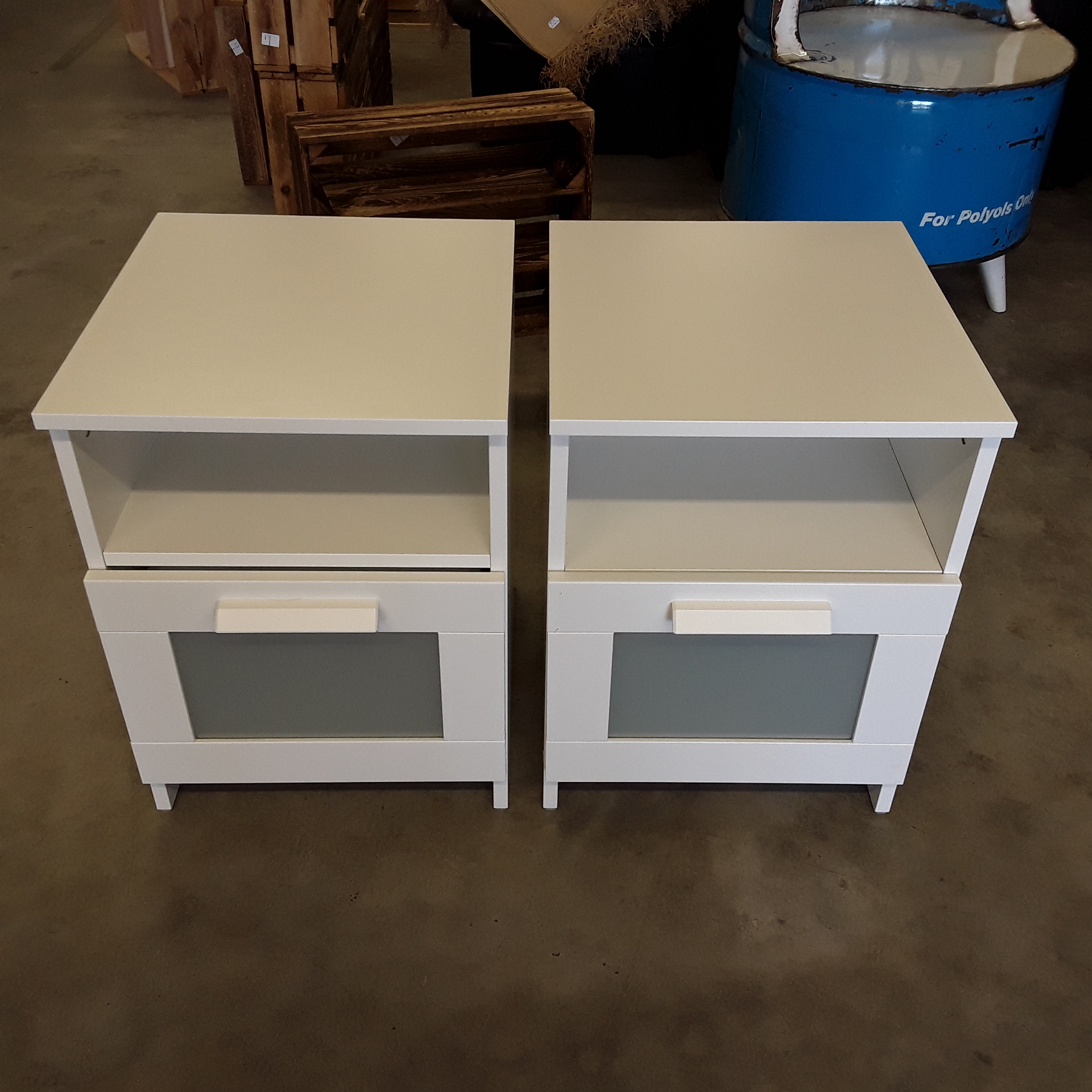 <p>Paire de chevets blanc<br />30,00 € T.T.C<br /><a href="/Article/114972?type=depose" style="color:white;" target="_blank">Lien vers l&#39;article</a></p>