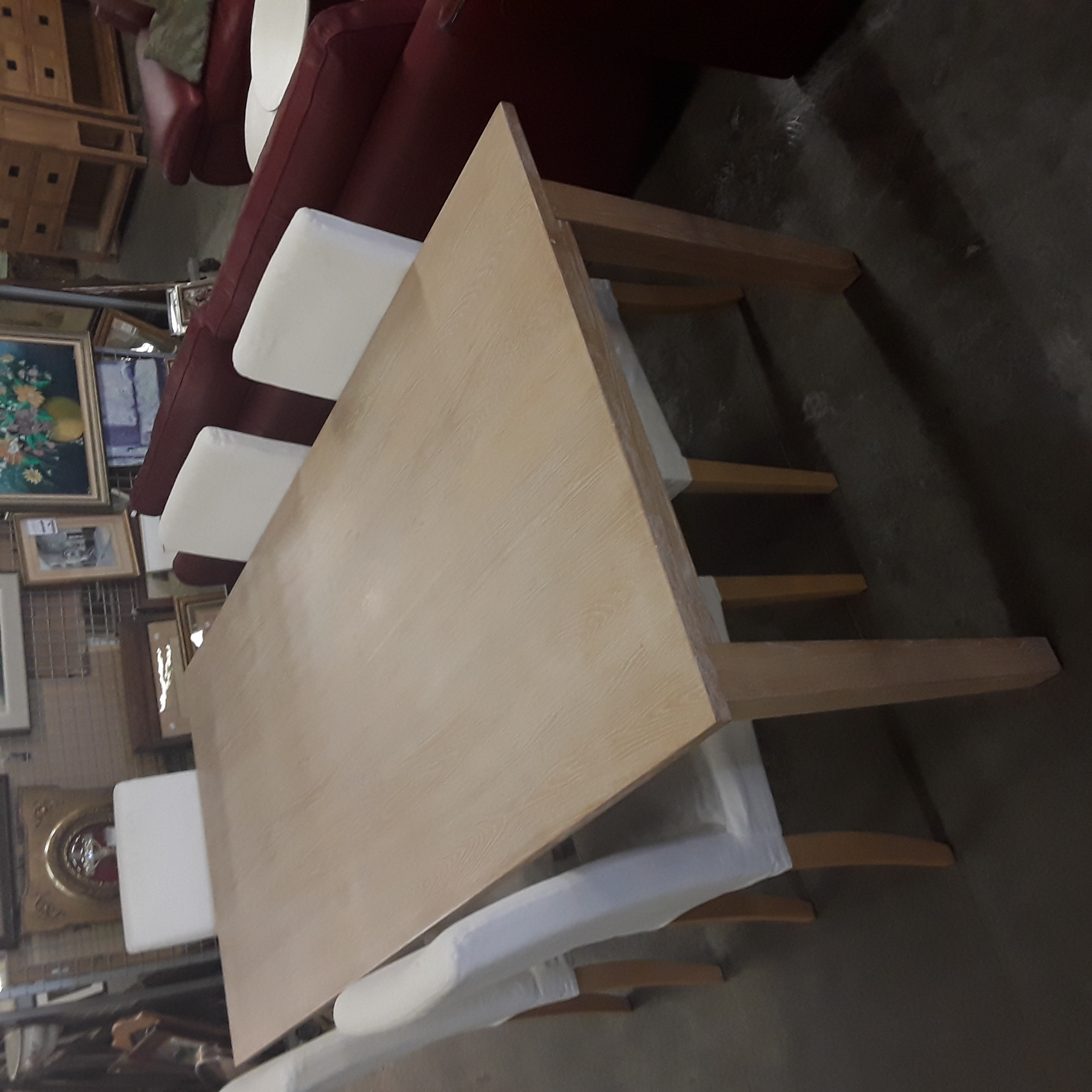 <p>Table en bois  200x100x 80 cm<br />125,00 € T.T.C<br /><a href="/Article/124548?type=depose" style="color:white;" target="_blank">Lien vers l'article</a></p>