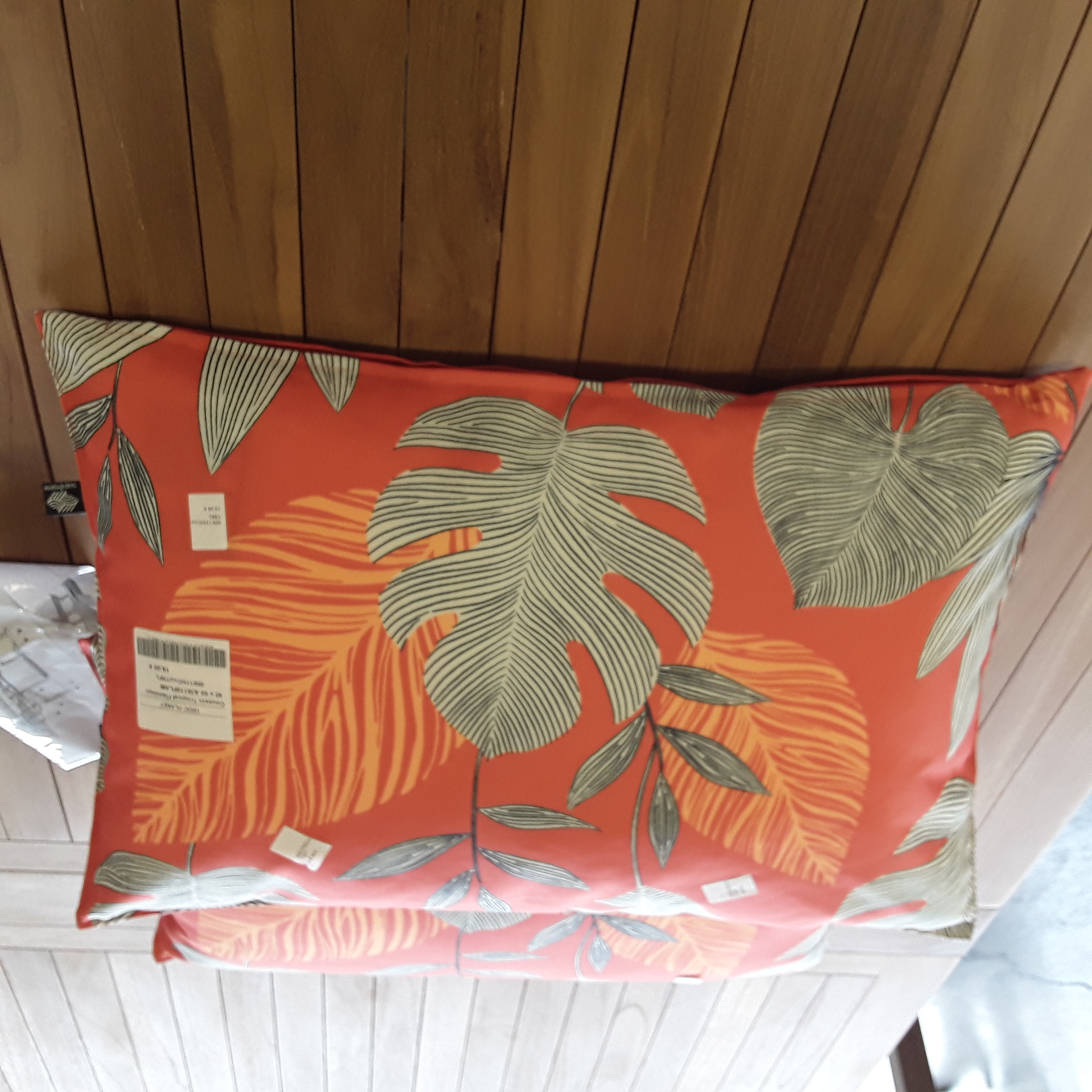 <p>Coussin Tropical Flamingo<br /> 40 x 60 A36118FLAM<br />19,00 € T.T.C<br /><a href="/Article/4327?type=neuf" style="color:white;" target="_blank">Lien vers l&#39;article</a></p>