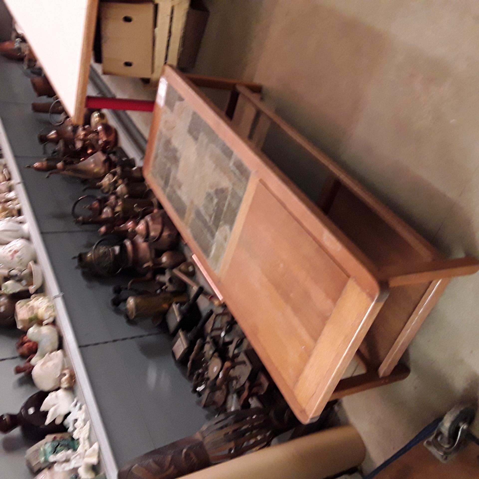 <p>Table basse en chêne<br />avec pierre<br />70,00 € T.T.C<br /><a href="/Article/123282?type=depose" style="color:white;" target="_blank">Lien vers l'article</a></p>