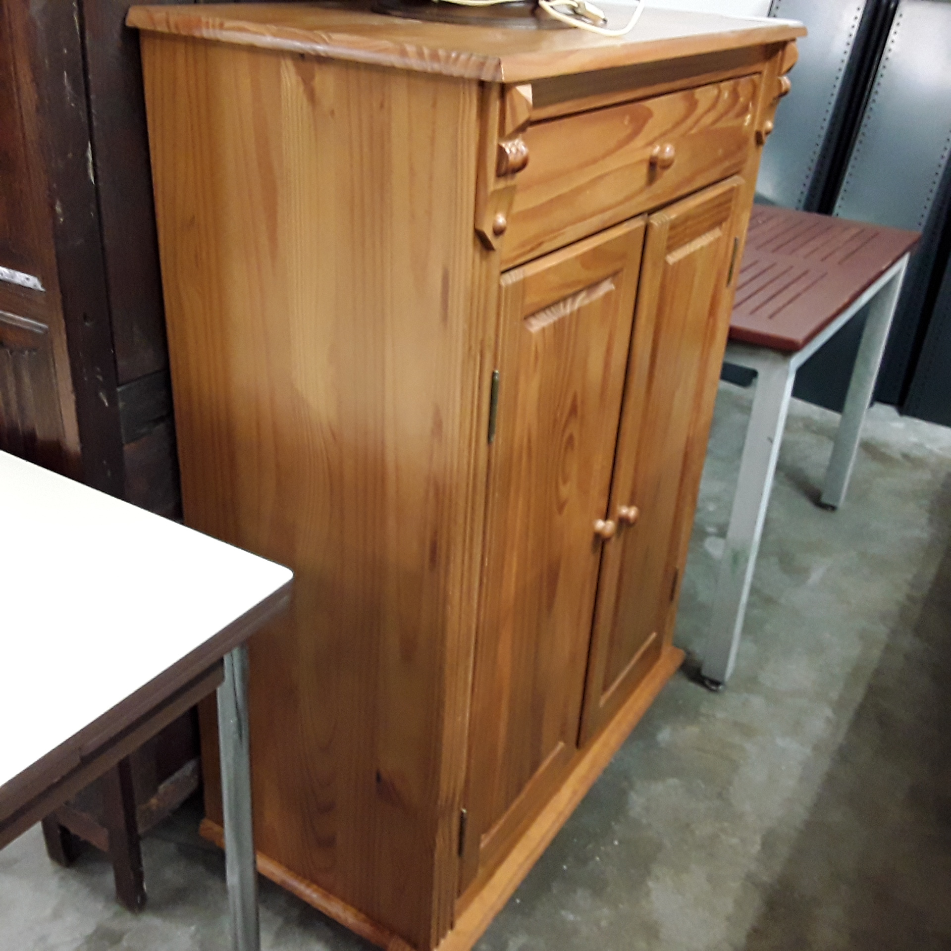 <p>Bonheur du jour en pin<br />75,00 € T.T.C<br /><a href="/Article/122814?type=depose" style="color:white;" target="_blank">Lien vers l&#39;article</a></p>