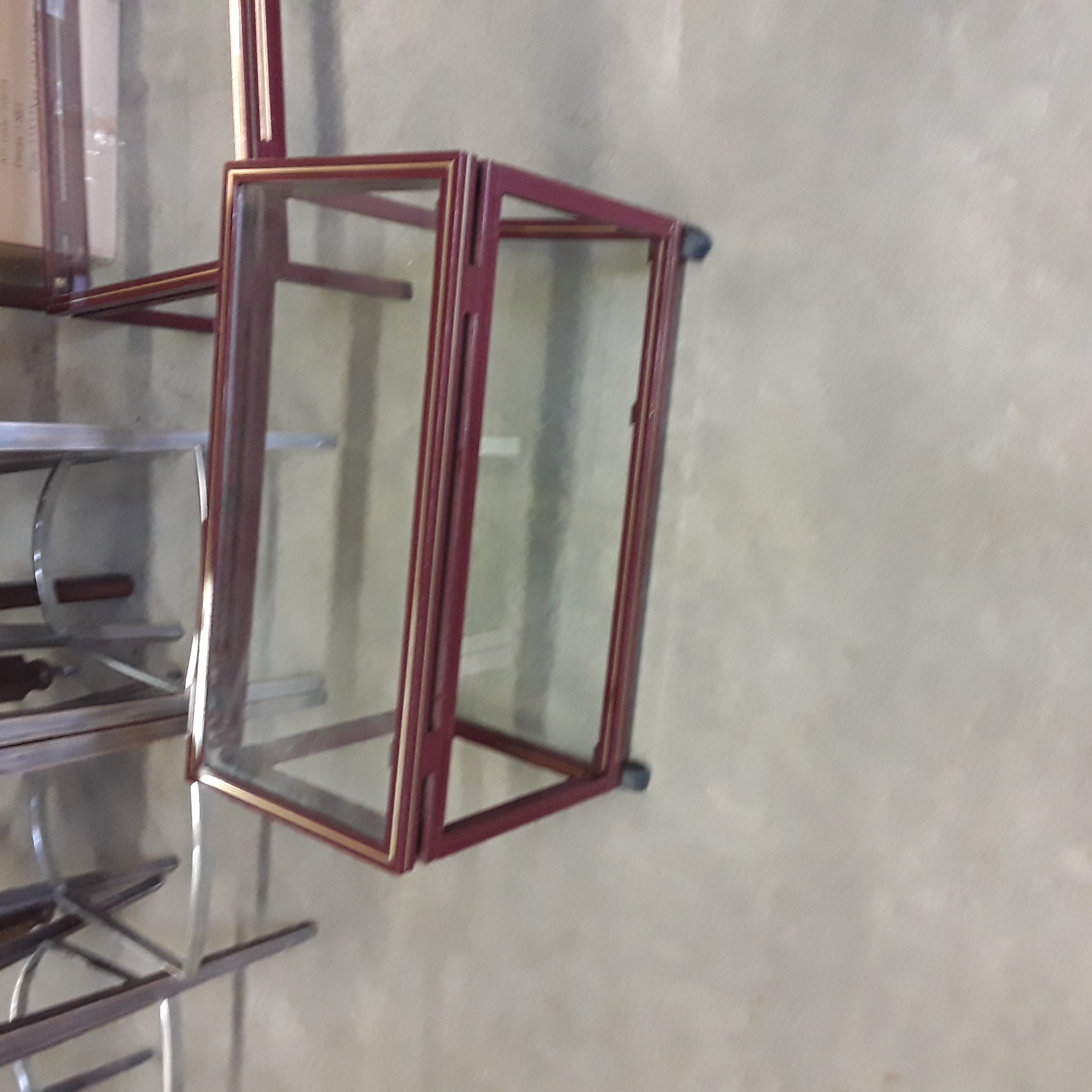 <p>Table de salon : pierre Vandel<br />Alu + 2 verres+ roulettes <br />40,00 € T.T.C<br /><a href="/Article/124065?type=depose" style="color:white;" target="_blank">Lien vers l'article</a></p>