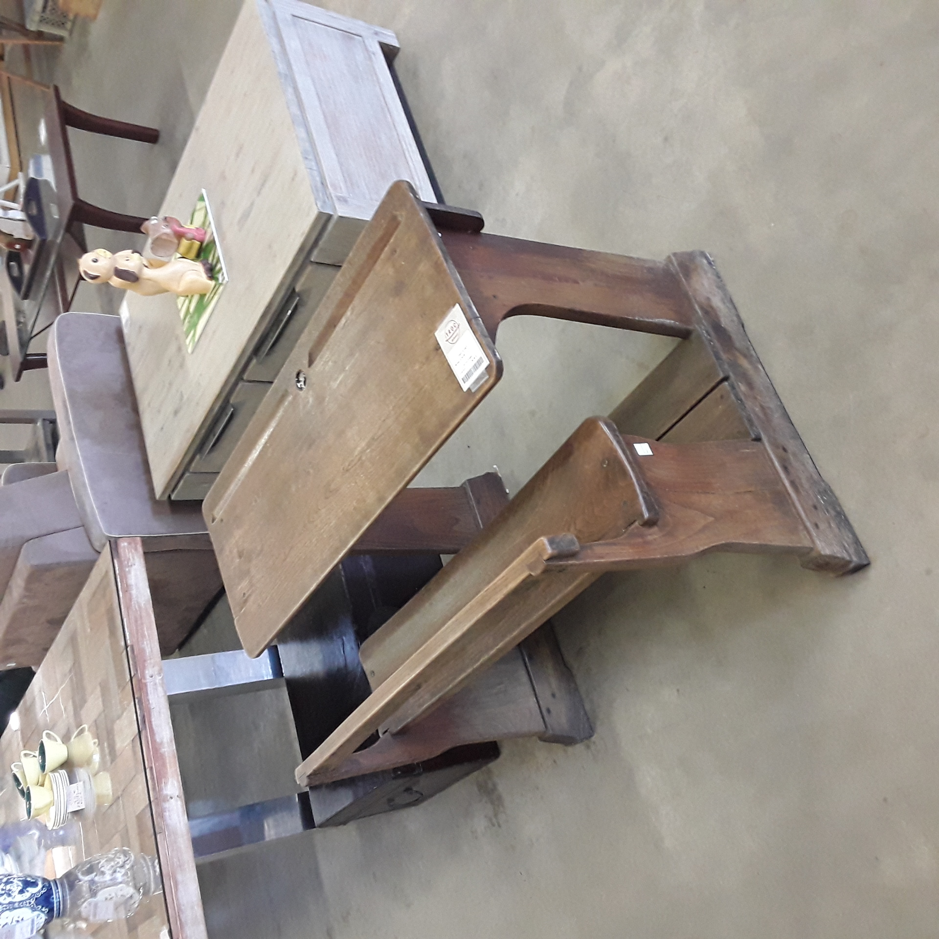 <p>Bureau d' école<br />50,00 € T.T.C<br /><a href="/Article/123404?type=depose" style="color:white;" target="_blank">Lien vers l'article</a></p>