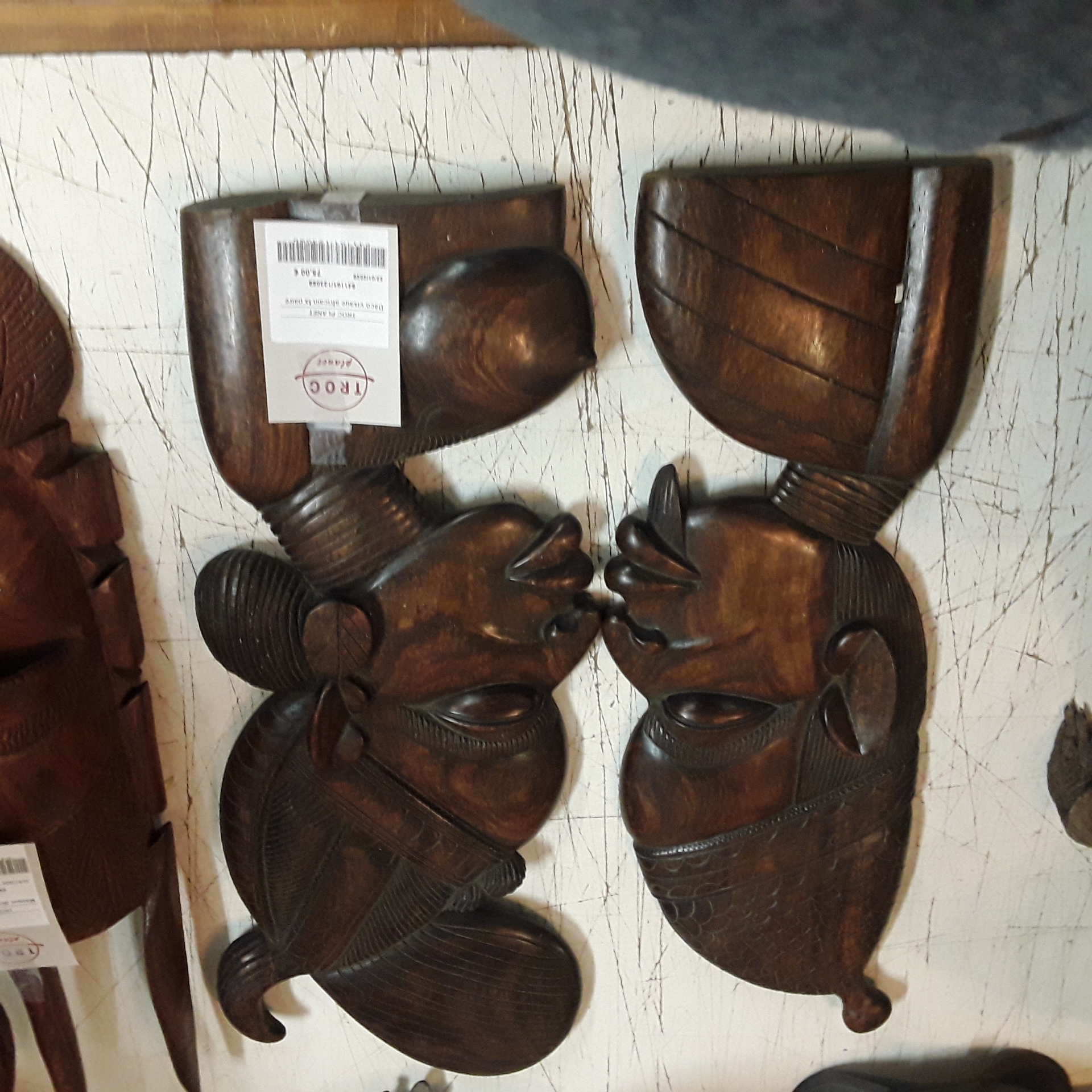 <p>Déco visage africain la paire<br />75,00 € T.T.C<br /><a href="/Article/123088?type=depose" style="color:white;" target="_blank">Lien vers l'article</a></p>