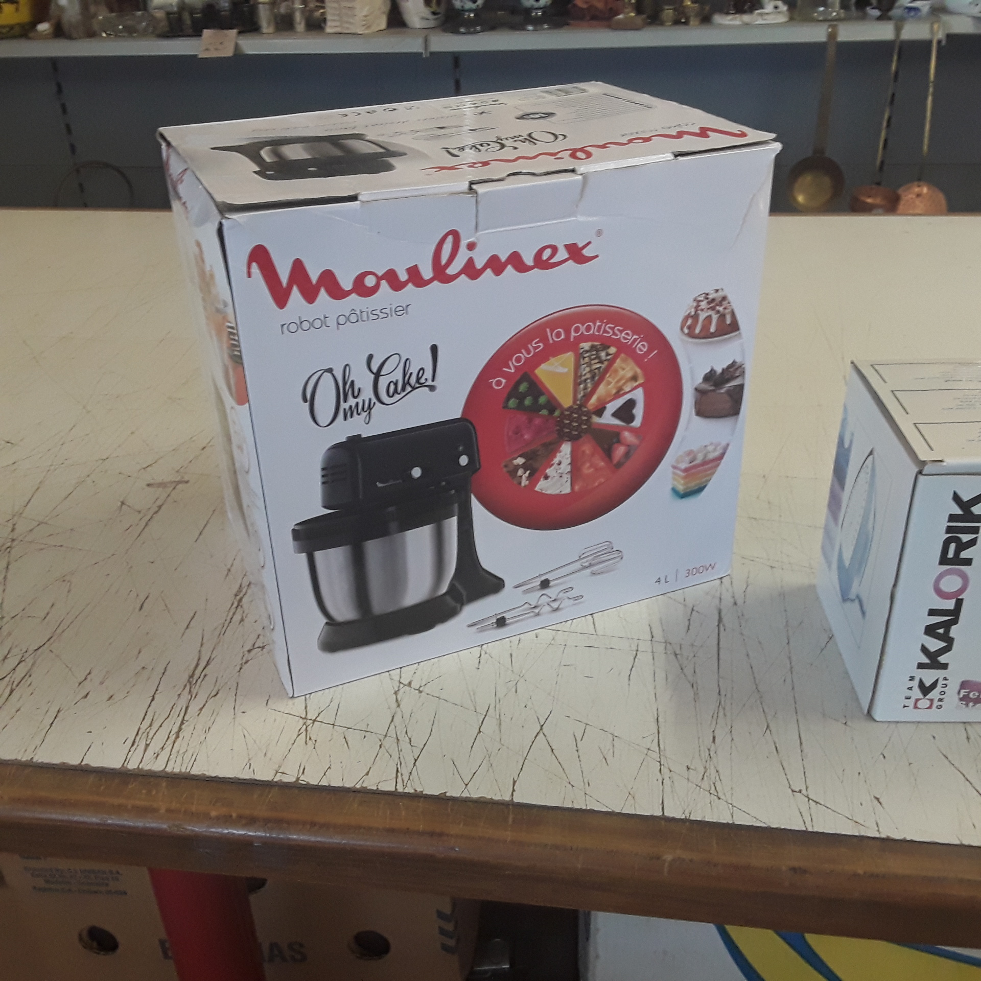 <p>Robot pâtissier Moulinex <br />30,00 € T.T.C<br /><a href="/Article/121894?type=depose" style="color:white;" target="_blank">Lien vers l&#39;article</a></p>