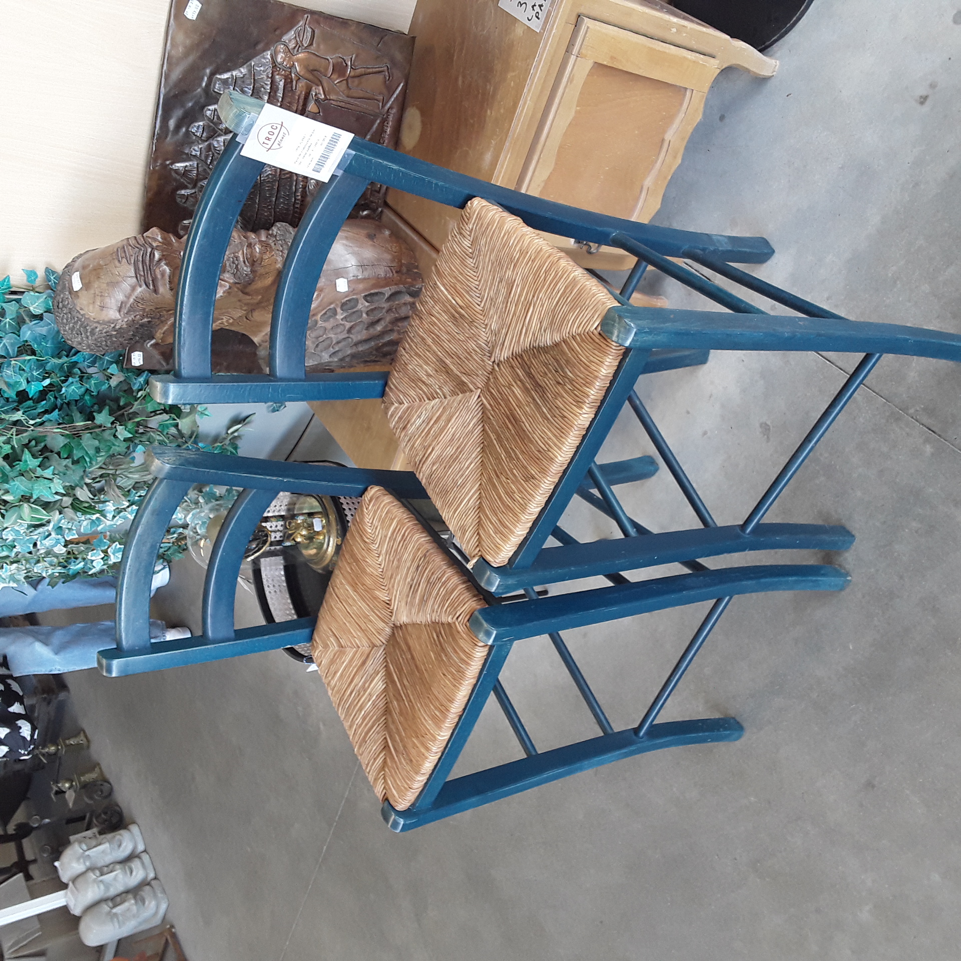 <p>Paire de 2 tabourets de bar<br />bleu siege paillée<br />40,00 € T.T.C<br /><a href="/Article/124474?type=depose" style="color:white;" target="_blank">Lien vers l'article</a></p>