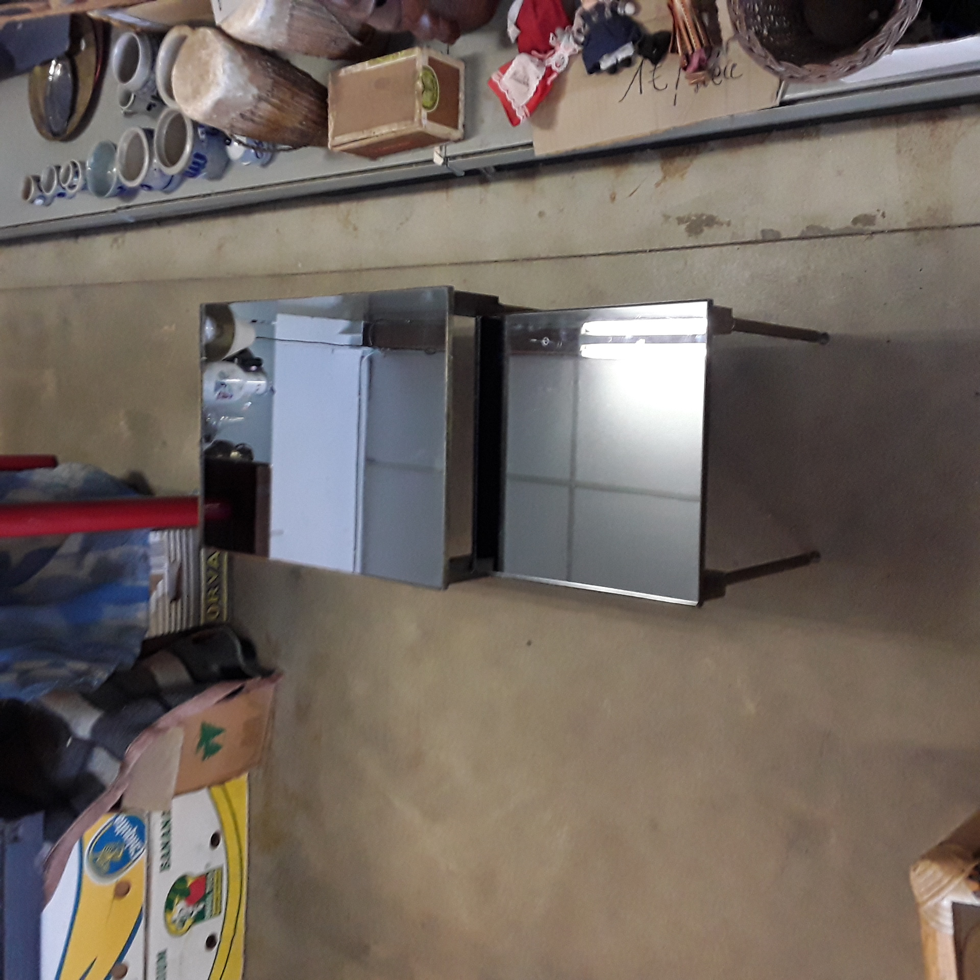 <p>Table gigogne Napoléon 3<br />40,00 € T.T.C<br /><a href="/Article/123601?type=depose" style="color:white;" target="_blank">Lien vers l'article</a></p>