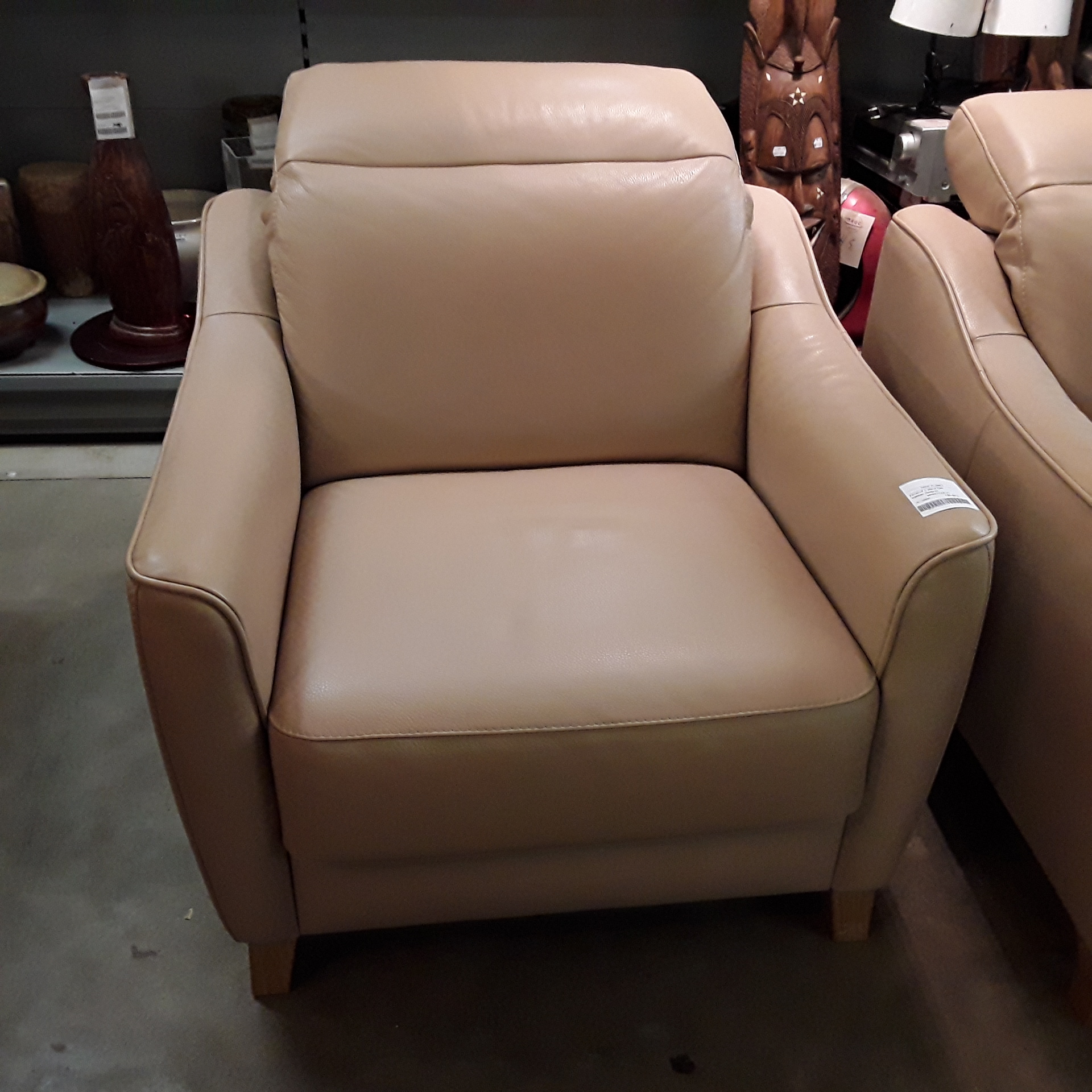 <p>Fauteuil 1 place fixe<br />Vastiau Godeau<br />100,00 € T.T.C<br /><a href="/Article/122721?type=depose" style="color:white;" target="_blank">Lien vers l'article</a></p>